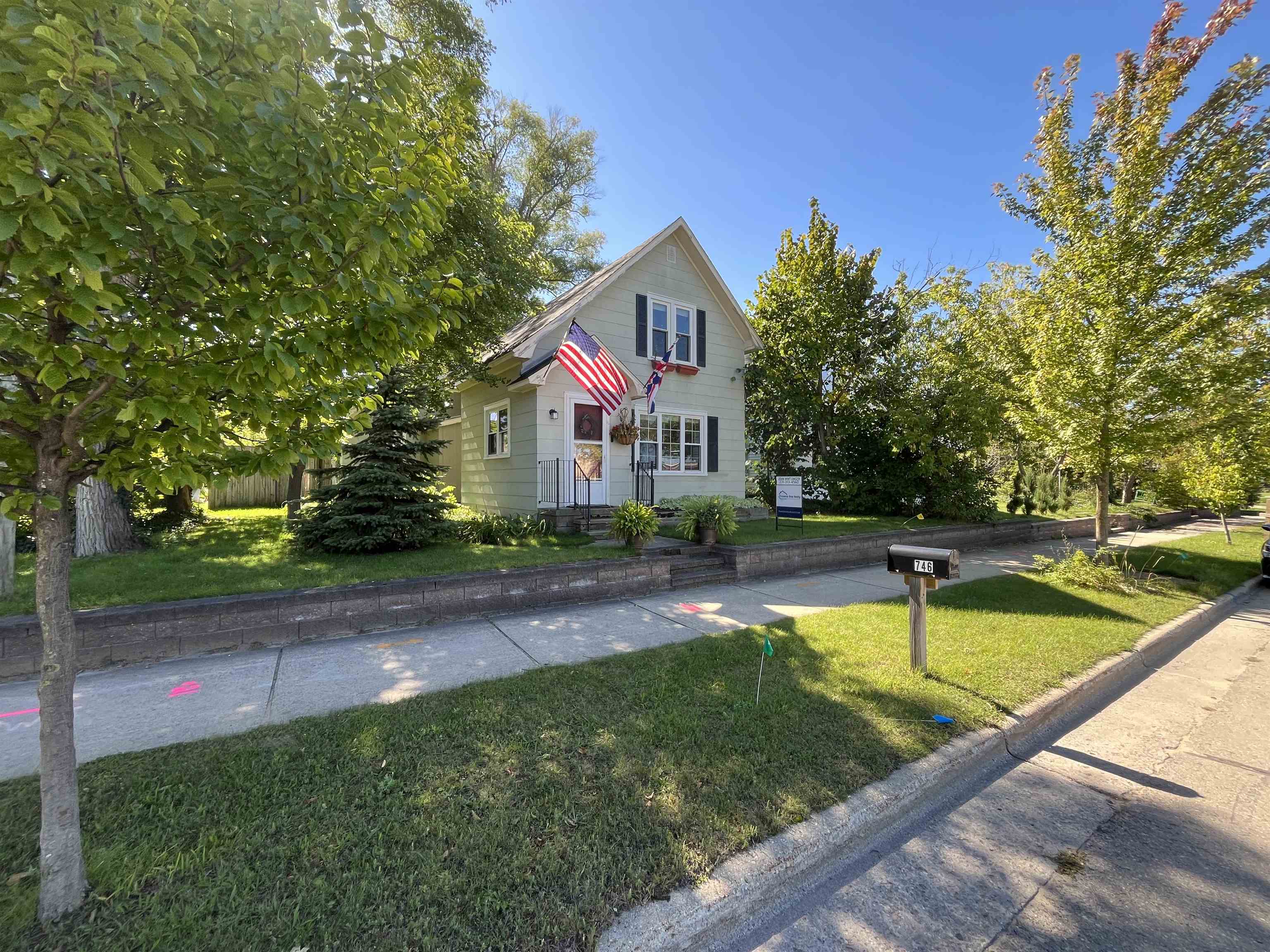 Photo 1 of Single family home for sale at 746 Hannah Ave, Traverse City, MI 49686 | MLS# 78080073962 | Listing updated on 2026-10-01