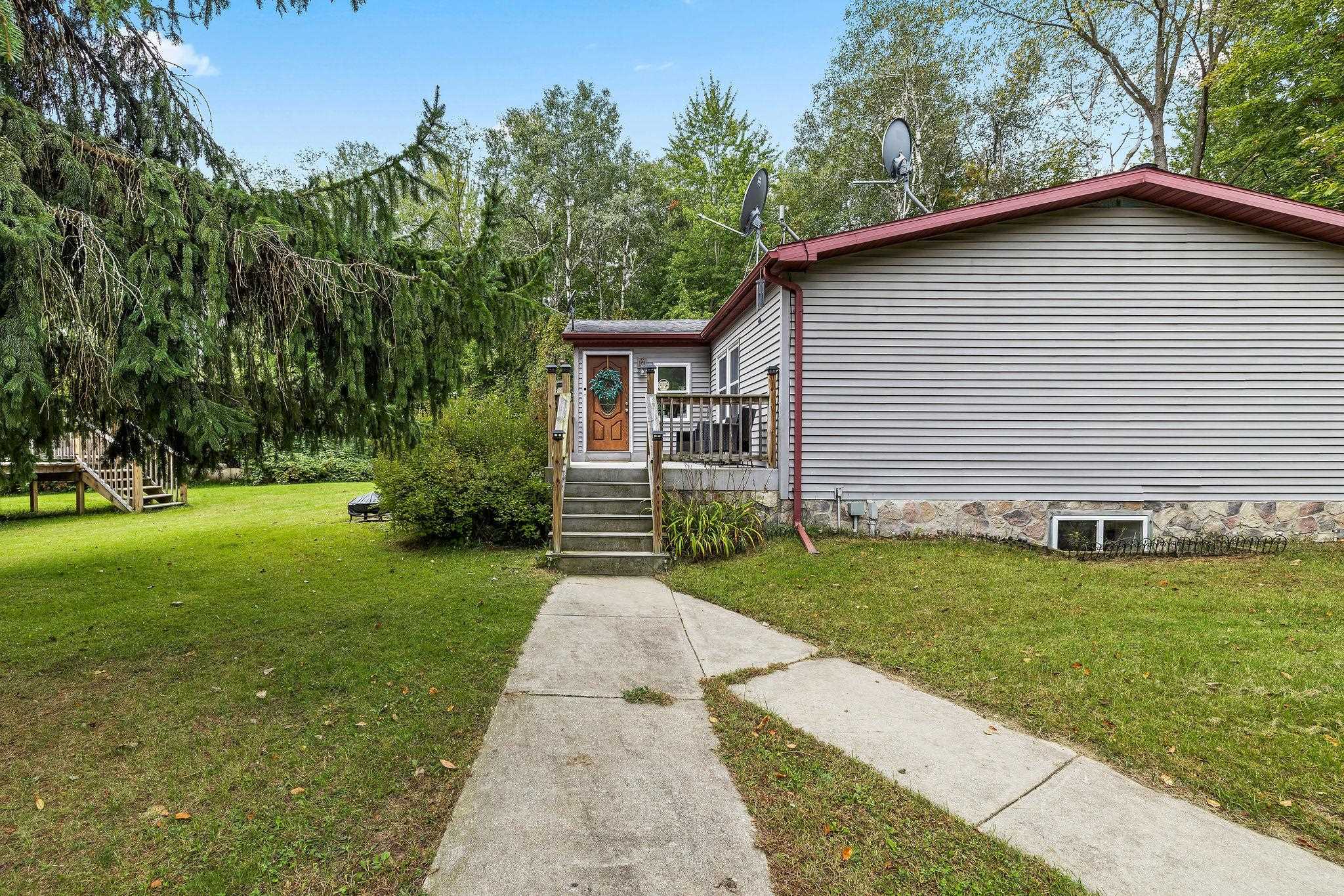 Photo 1 of Single family home for sale at 4812 SE County Line Rd, Shepherd, MI 48883 | MLS# 79080073966 | Listing updated on 2026-09-30