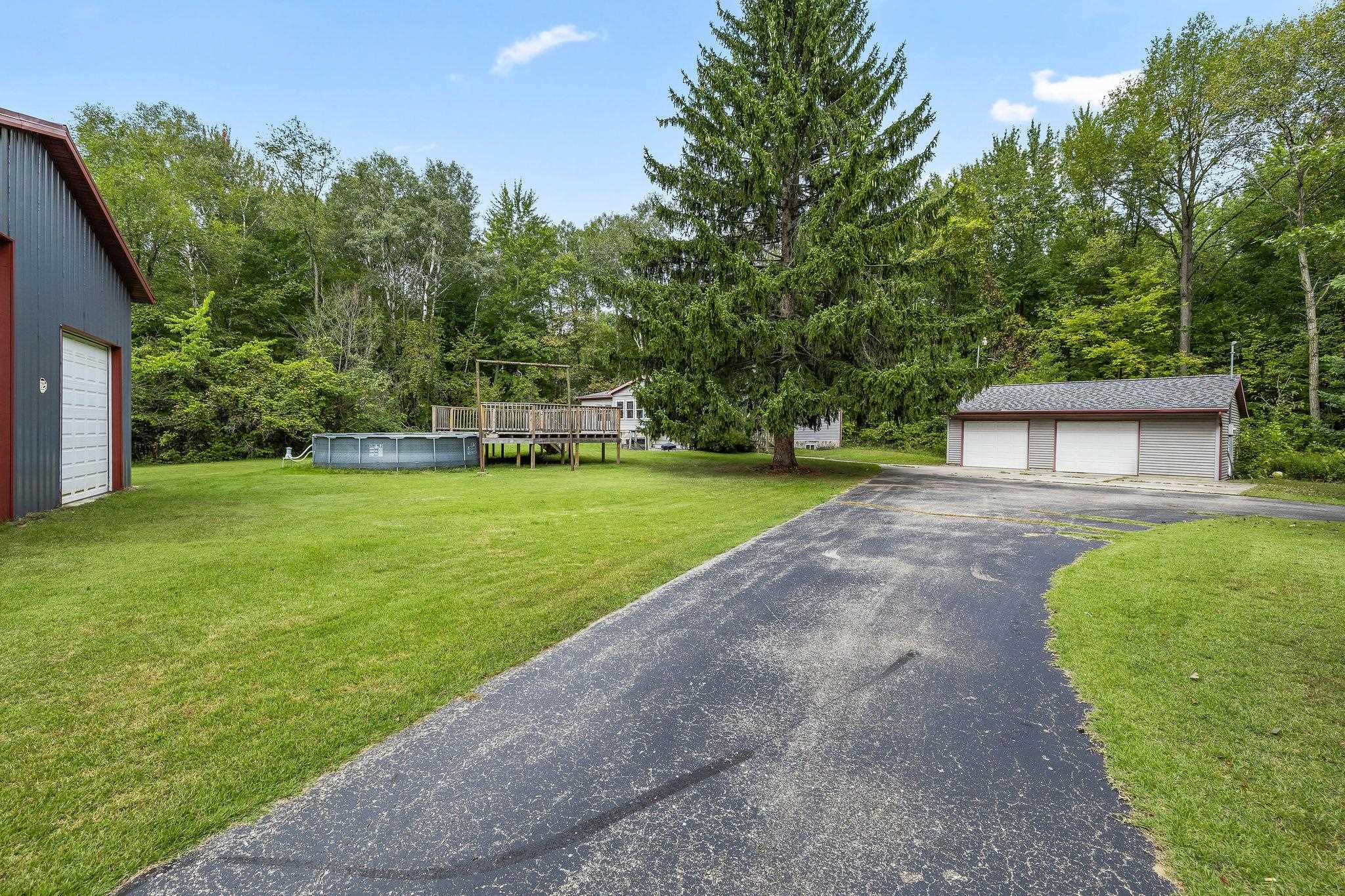 Photo 4 of Single family home for sale at 4812 SE County Line Rd, Shepherd, MI 48883 | MLS# 79080073966 | Listing updated on 2026-09-30