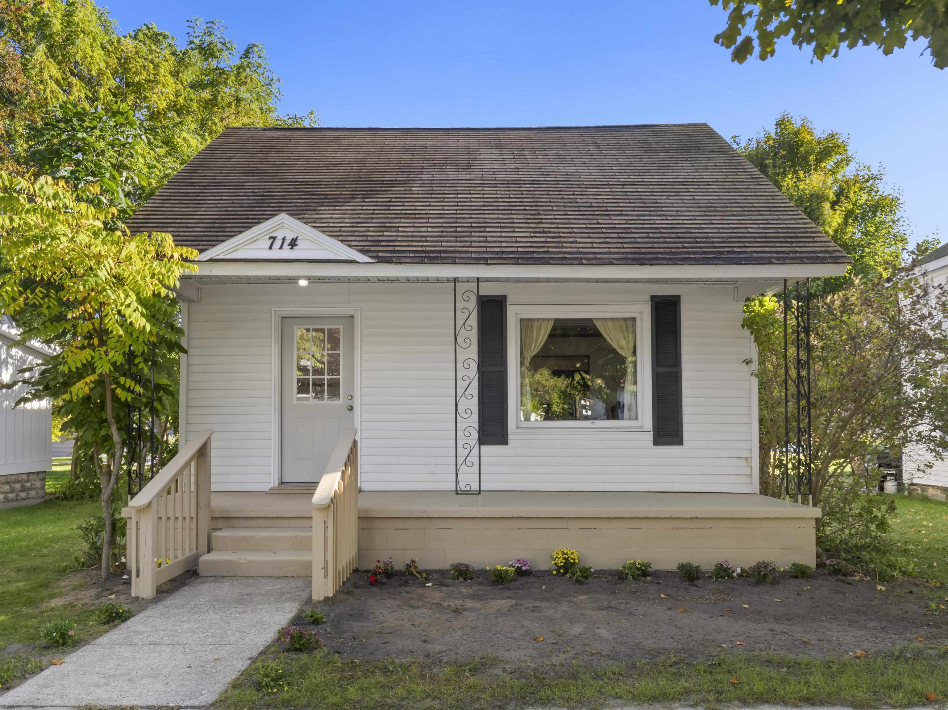 Photo 1 of Single family home for sale at 714 James St, Frankfort, MI 49635 | MLS# 78080073968 | Listing updated on 2026-09-30