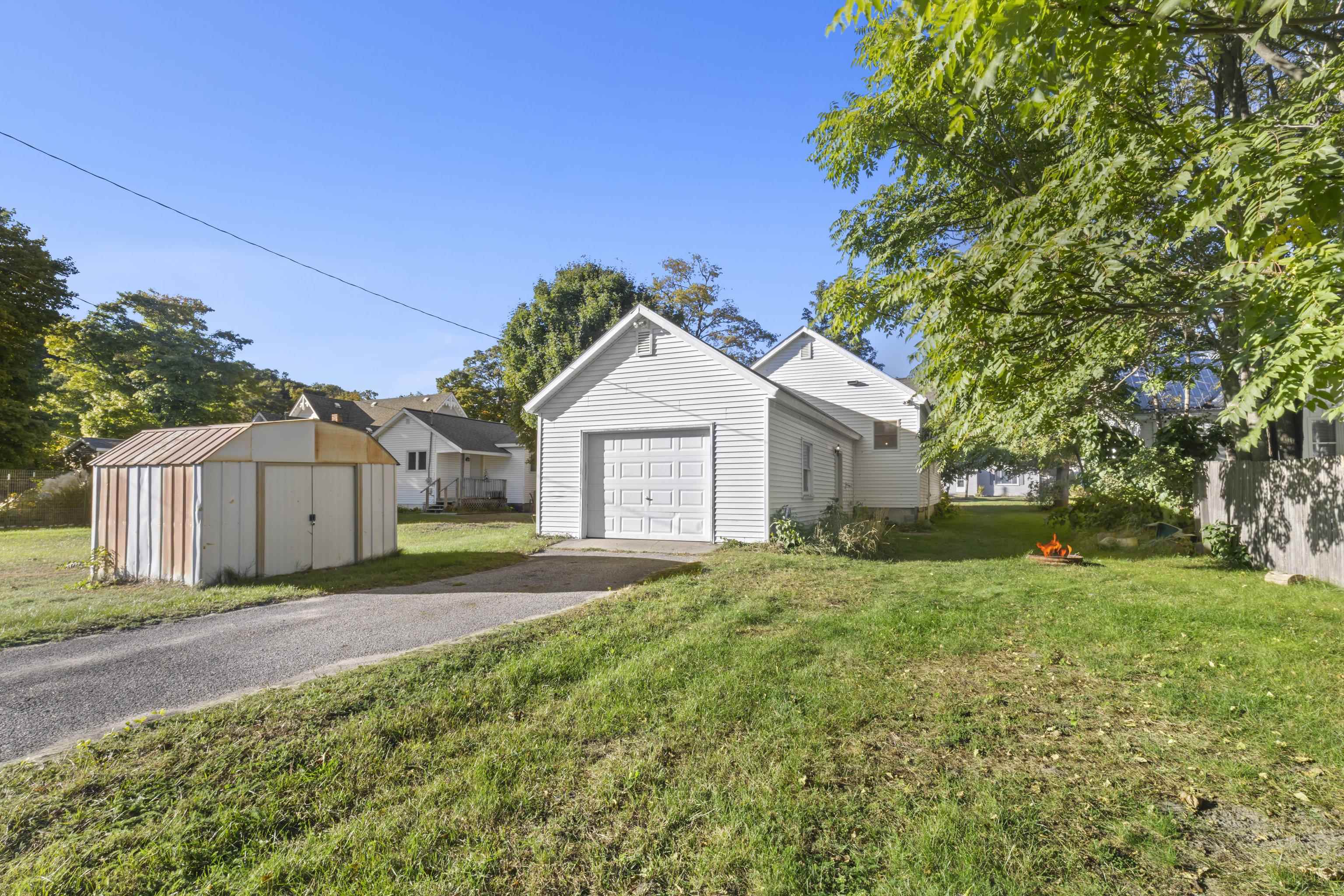 Photo 2 of Single family home for sale at 714 James St, Frankfort, MI 49635 | MLS# 78080073968 | Listing updated on 2026-09-30