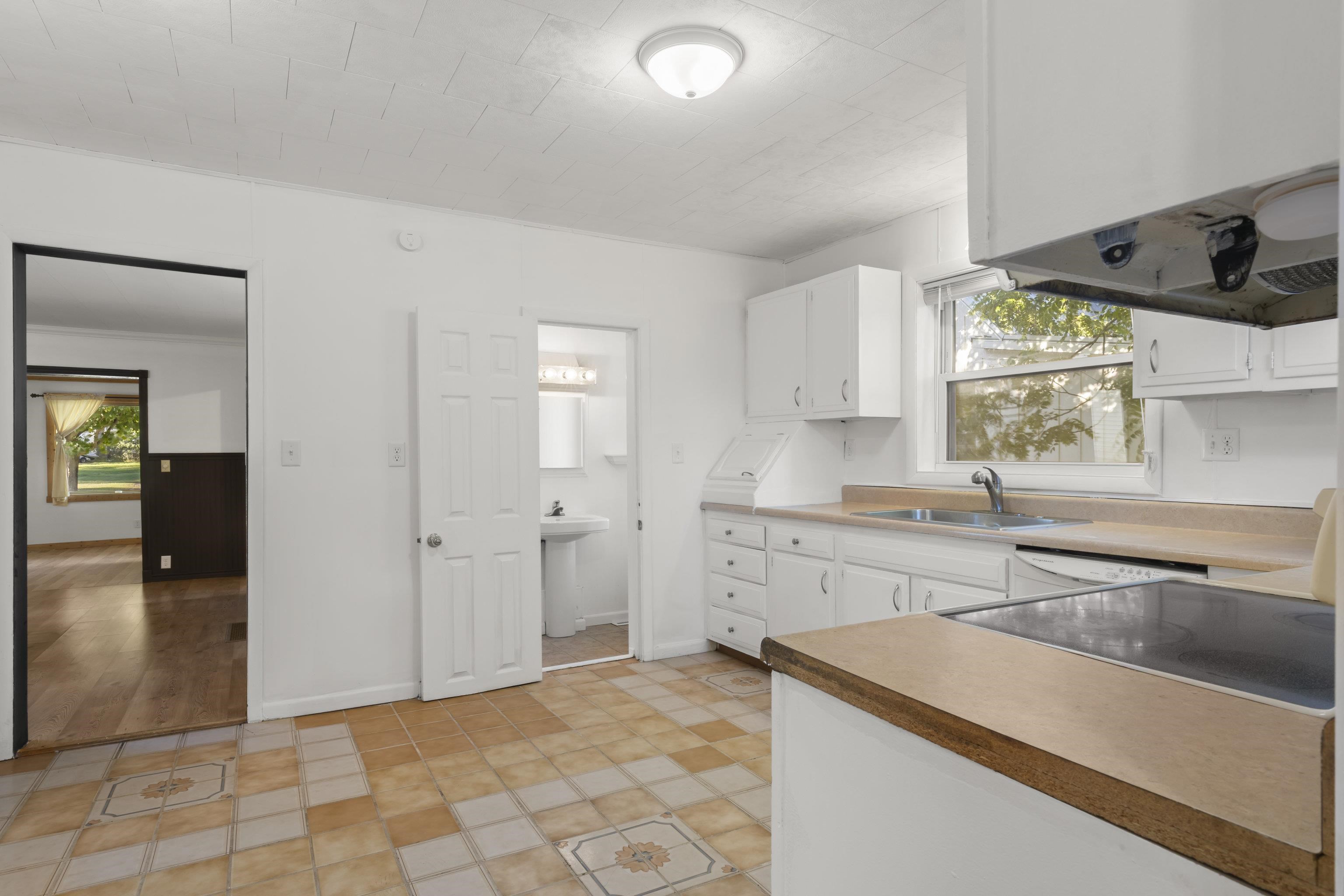 Photo 3 of Single family home for sale at 714 James St, Frankfort, MI 49635 | MLS# 78080073968 | Listing updated on 2026-09-30