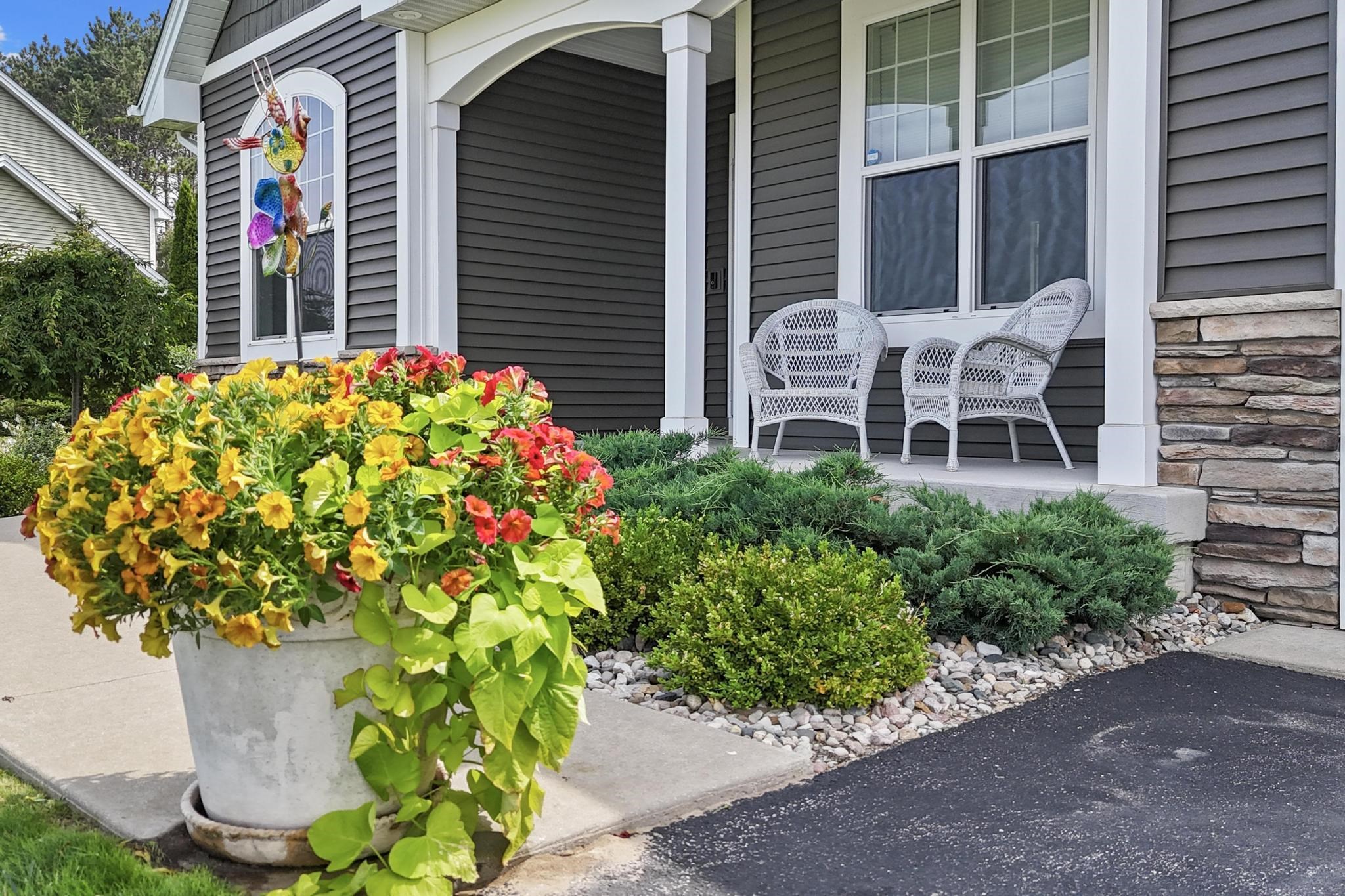 Photo 2 of Single family home for sale at 5055 S Colonial Dr, Traverse City, MI 49685 | MLS# 78080073971 | Listing updated on 2026-10-08