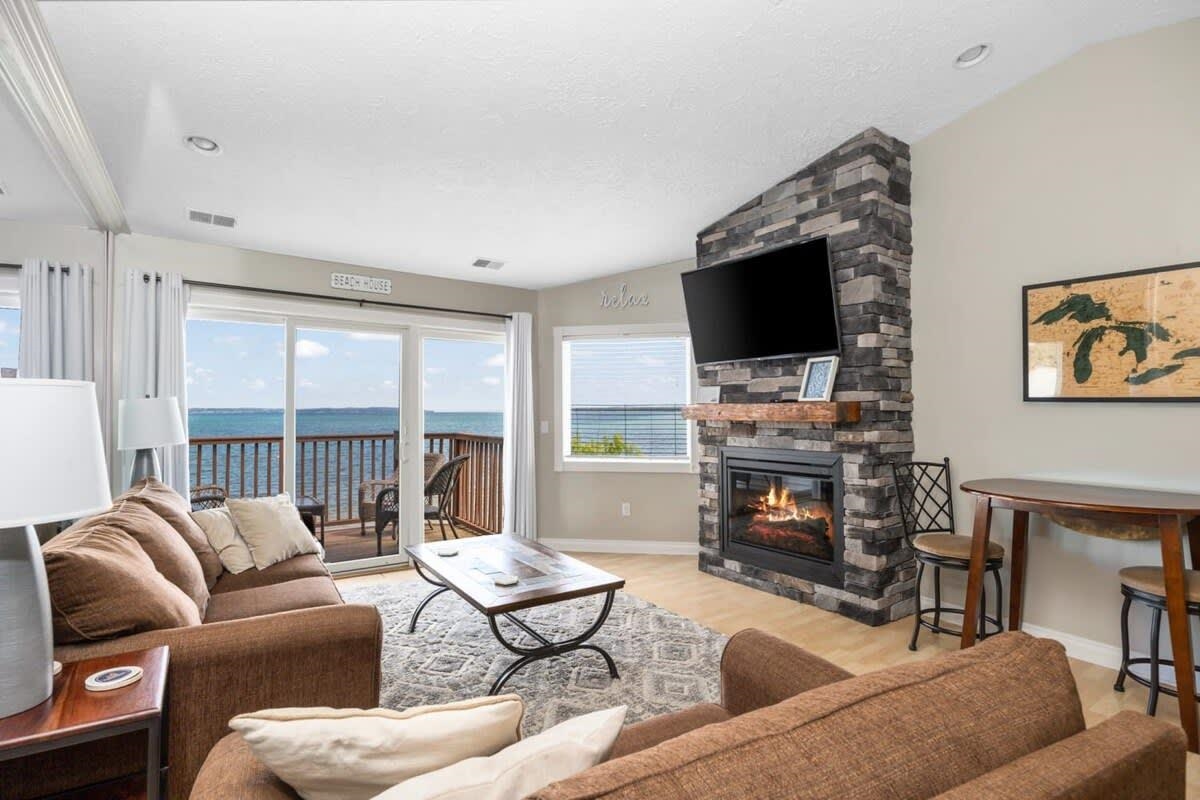 Photo 1 of Condo for sale at 1995 Us 31 N, Traverse City, MI 49686 | MLS# 78080073983 | Listing updated on 2026-10-01