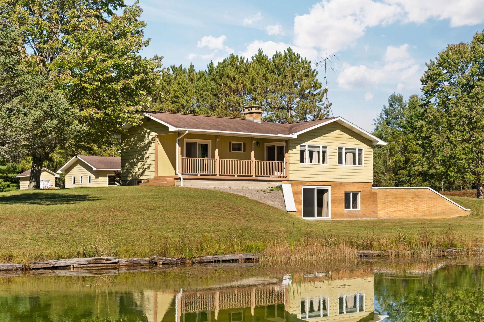 Photo 3 of Single family home for sale at 4200 Crofton Rd Sw, South Boardman, MI 49680 | MLS# 78080073986 | Listing updated on 2026-10-04