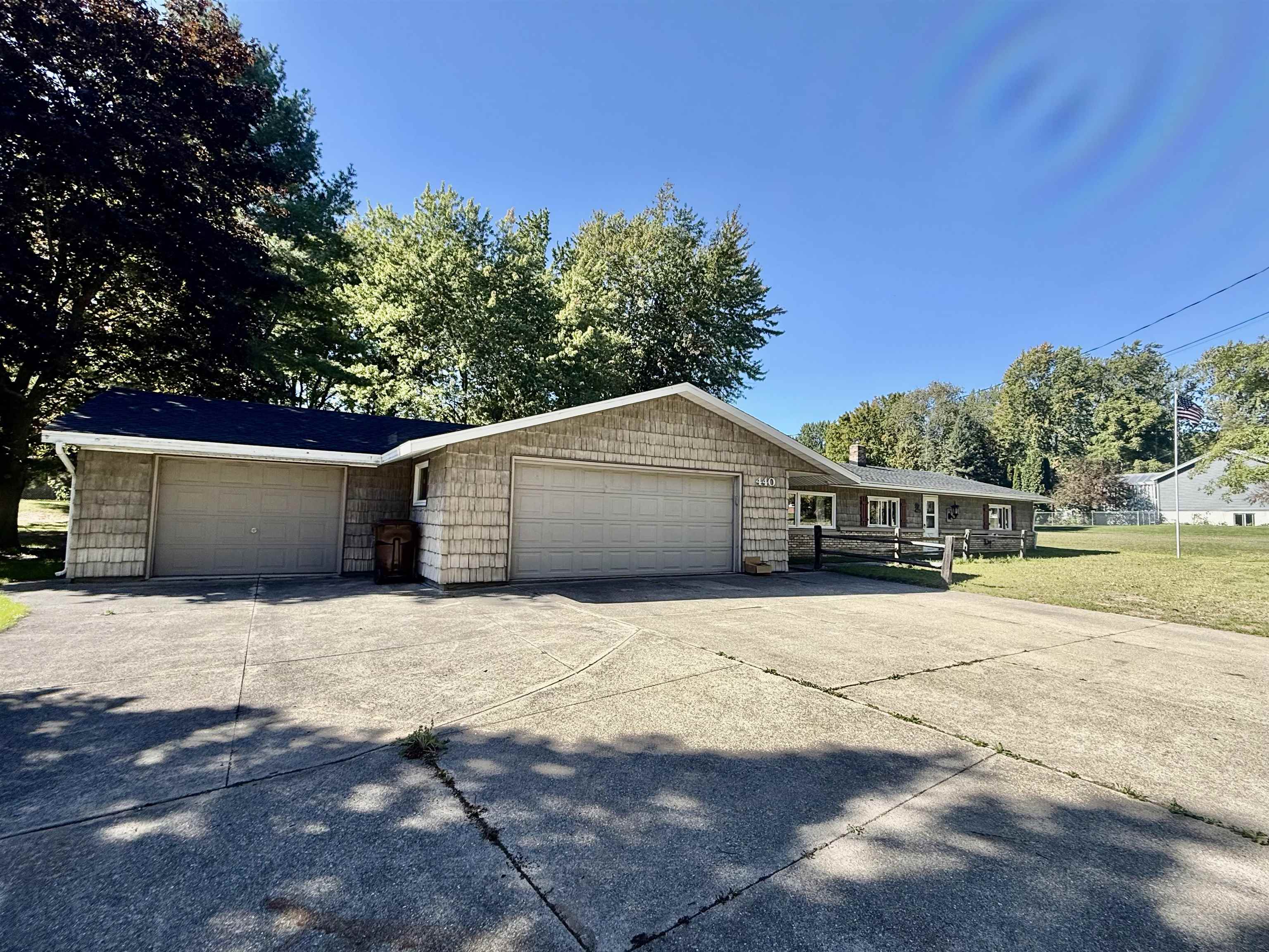 Photo 2 of Single family home for sale at 440 S Chippewa St, Shepherd, MI 48883 | MLS# 79080073990 | Listing updated on 2026-10-01