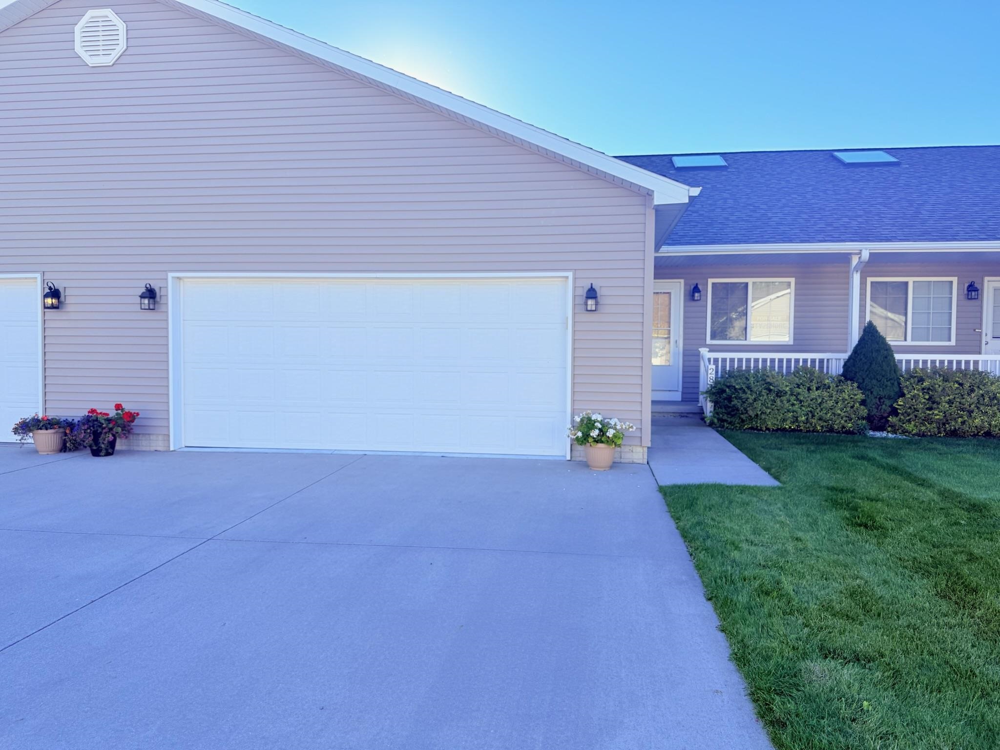 Photo 1 of Condo for sale at 2816 Meadowwood St, Mount Pleasant, MI 48858 | MLS# 78080073994 | Listing updated on 2026-10-01