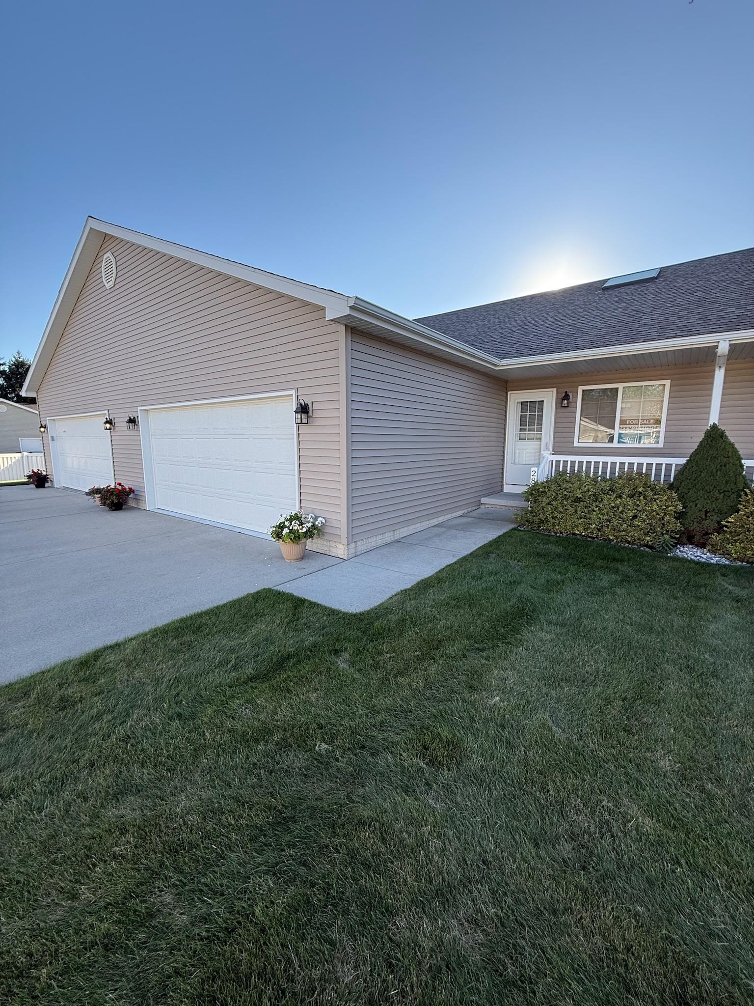 Photo 2 of Condo for sale at 2816 Meadowwood St, Mount Pleasant, MI 48858 | MLS# 78080073994 | Listing updated on 2026-10-01