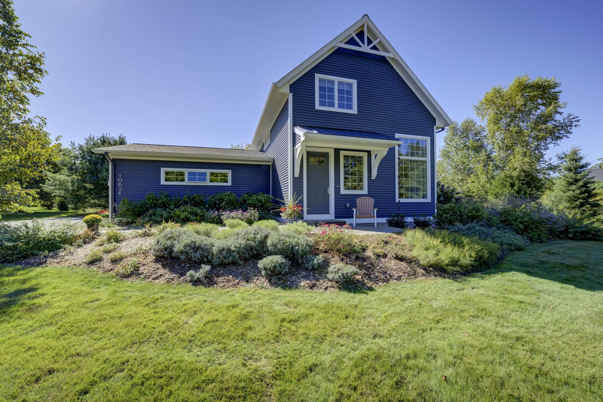 Photo 3 of Single family home for sale at 10624 E Ora Lee Ln, Suttons Bay Township Leelanau, MI 49682 | MLS# 78080074021 | Listing updated on 2026-10-04