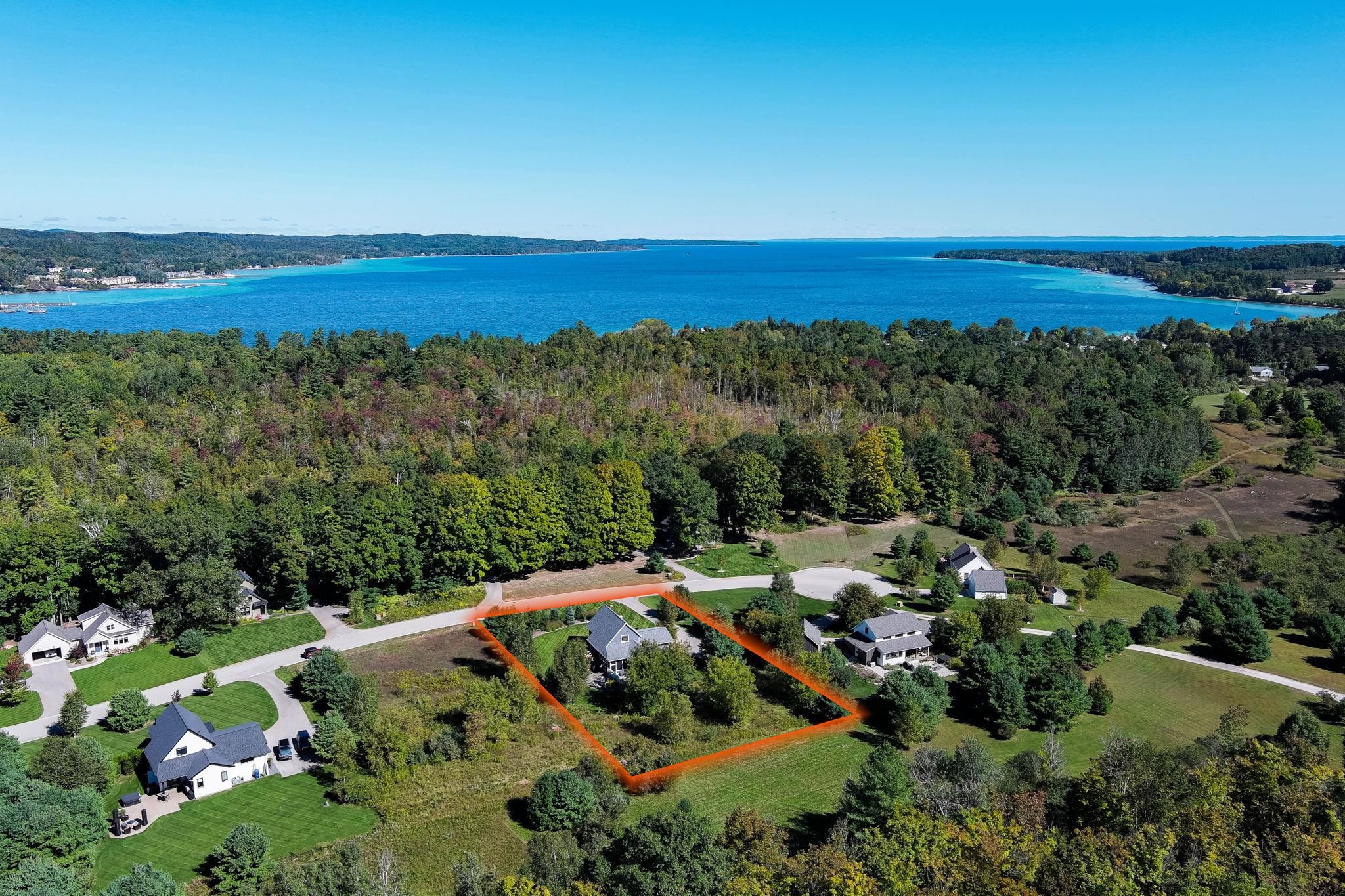 Photo 4 of Single family home for sale at 10624 E Ora Lee Ln, Suttons Bay, MI 49682 | MLS# 80074021 | Listing updated on 2026-10-04