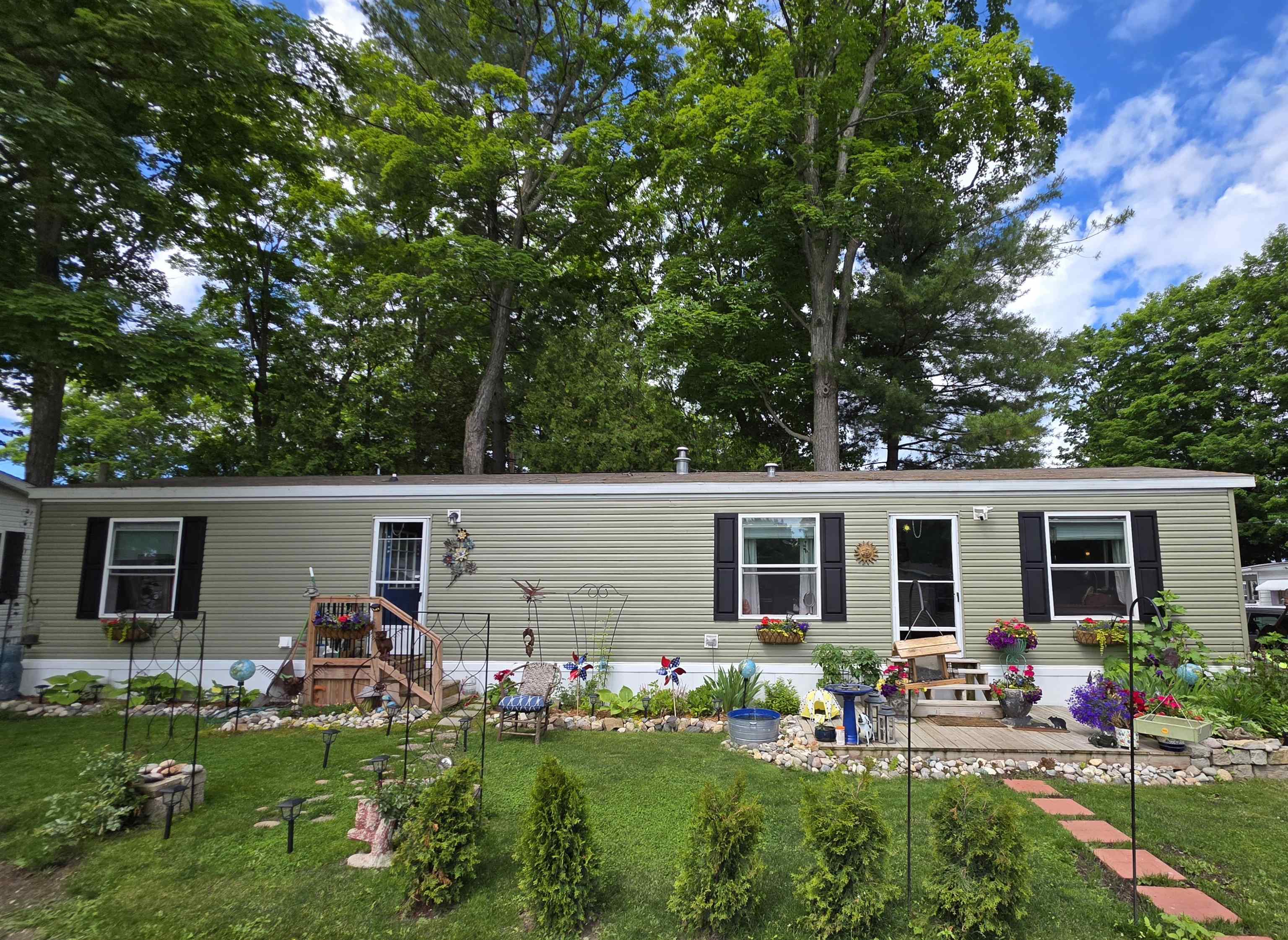 Photo 1 of Single family home for sale at 616 Shadywood St, Elk Rapids, MI 49629 | MLS# 78080074022 | Listing updated on 2026-10-02