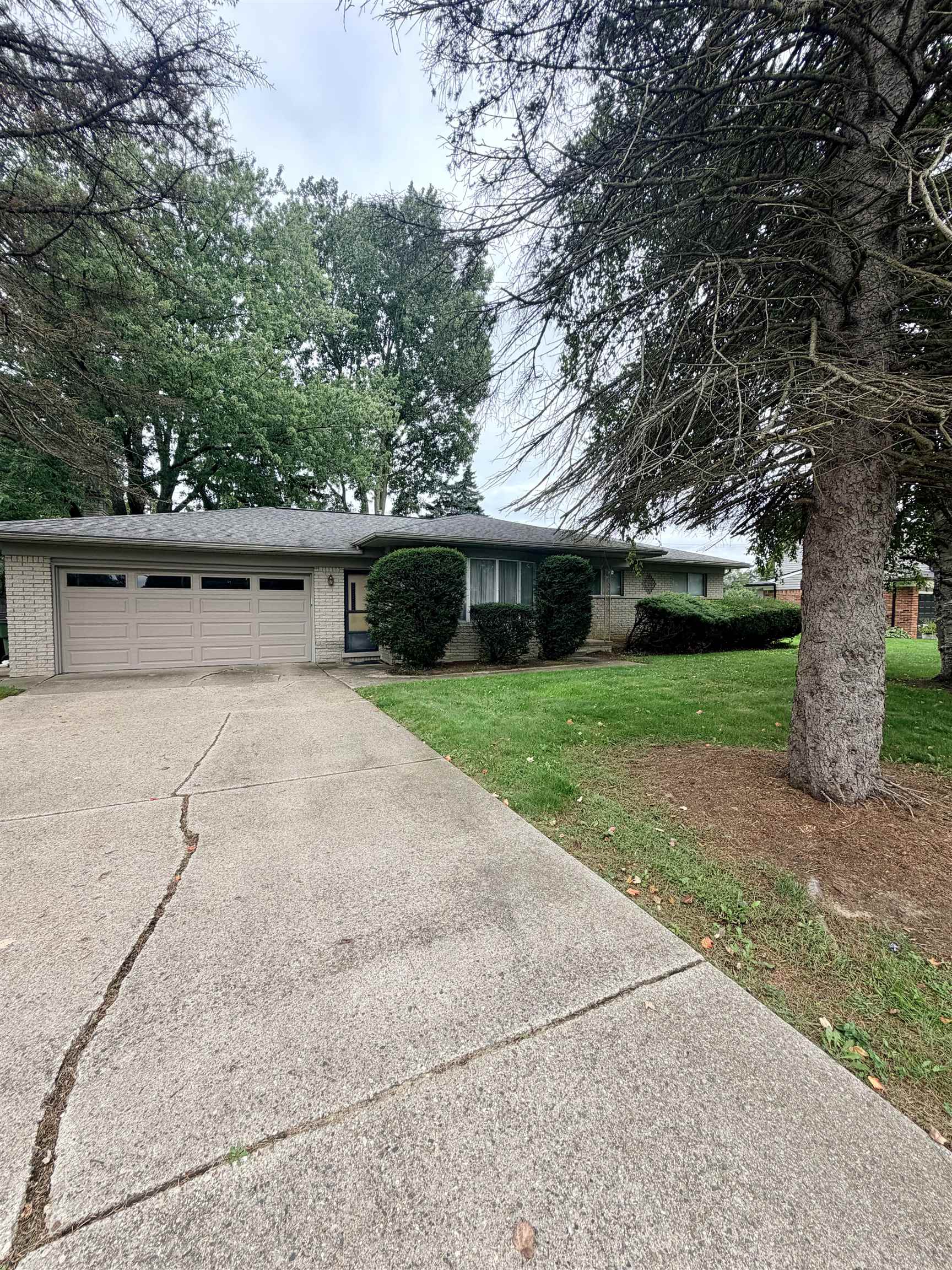 Photo 2 of Single family home for sale at 53598 Franklin Dr, Shelby Township, MI 48316 | MLS# 79080074024 | Listing updated on 2026-10-05