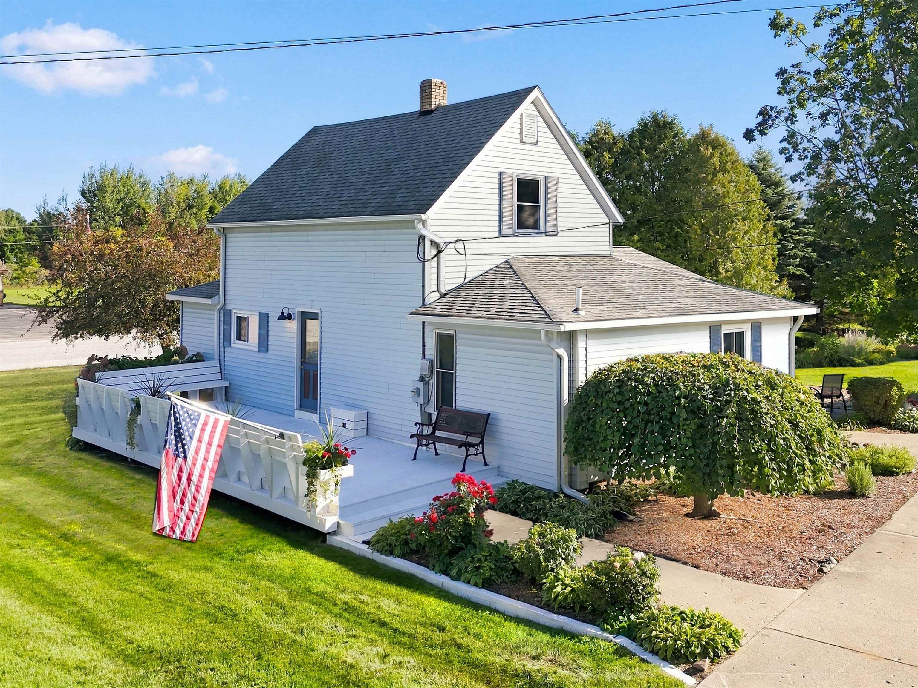 Photo 1 of Single family home for sale at 7008 Cairn Hwy, Kewadin, MI 49648 | MLS# 78080074025 | Listing updated on 2026-10-03