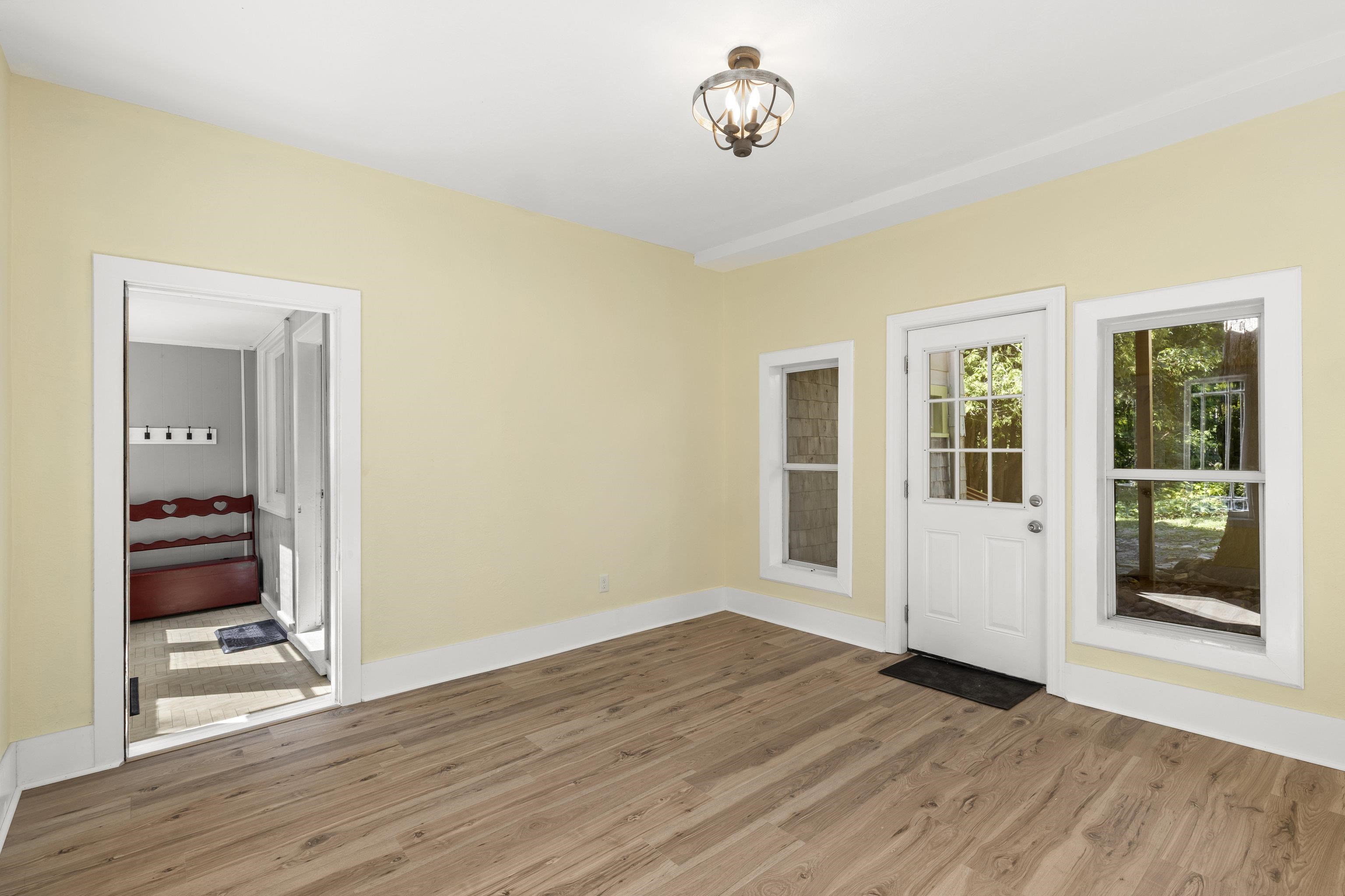 Photo 4 of Single family home for sale at 335 Bridge St, Frankfort, MI 49635 | MLS# 78080074034 | Listing updated on 2026-10-03