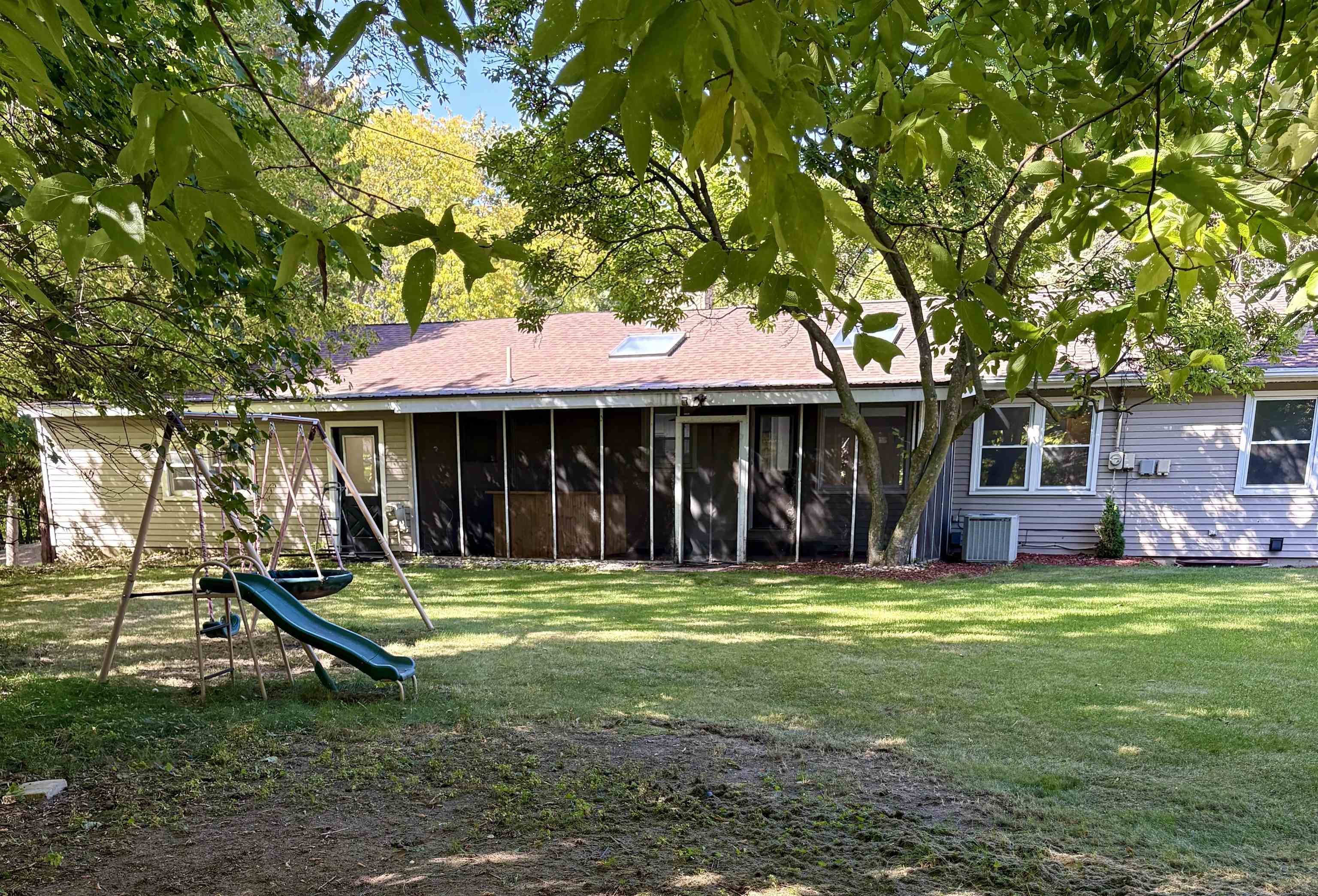 Photo 3 of Single family home for sale at 132 Fox Dr, Saint Louis, MI 48880 | MLS# 79080074048 | Listing updated on 2026-10-03