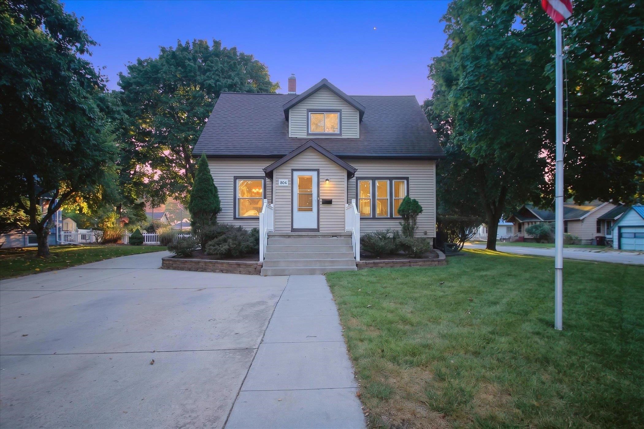 Photo 1 of Single family home for sale at 804 N River Ave, Alma, MI 48801 | MLS# 79080074064 | Listing updated on 2026-10-01