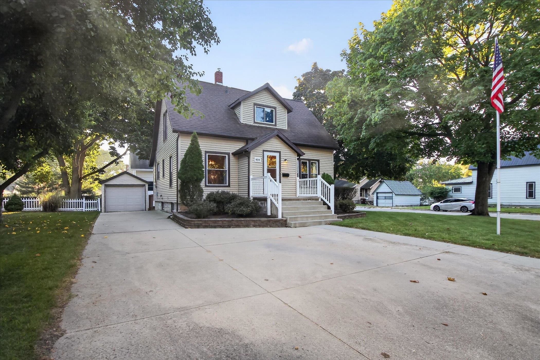 Photo 2 of Single family home for sale at 804 N River Ave, Alma, MI 48801 | MLS# 79080074064 | Listing updated on 2026-10-01