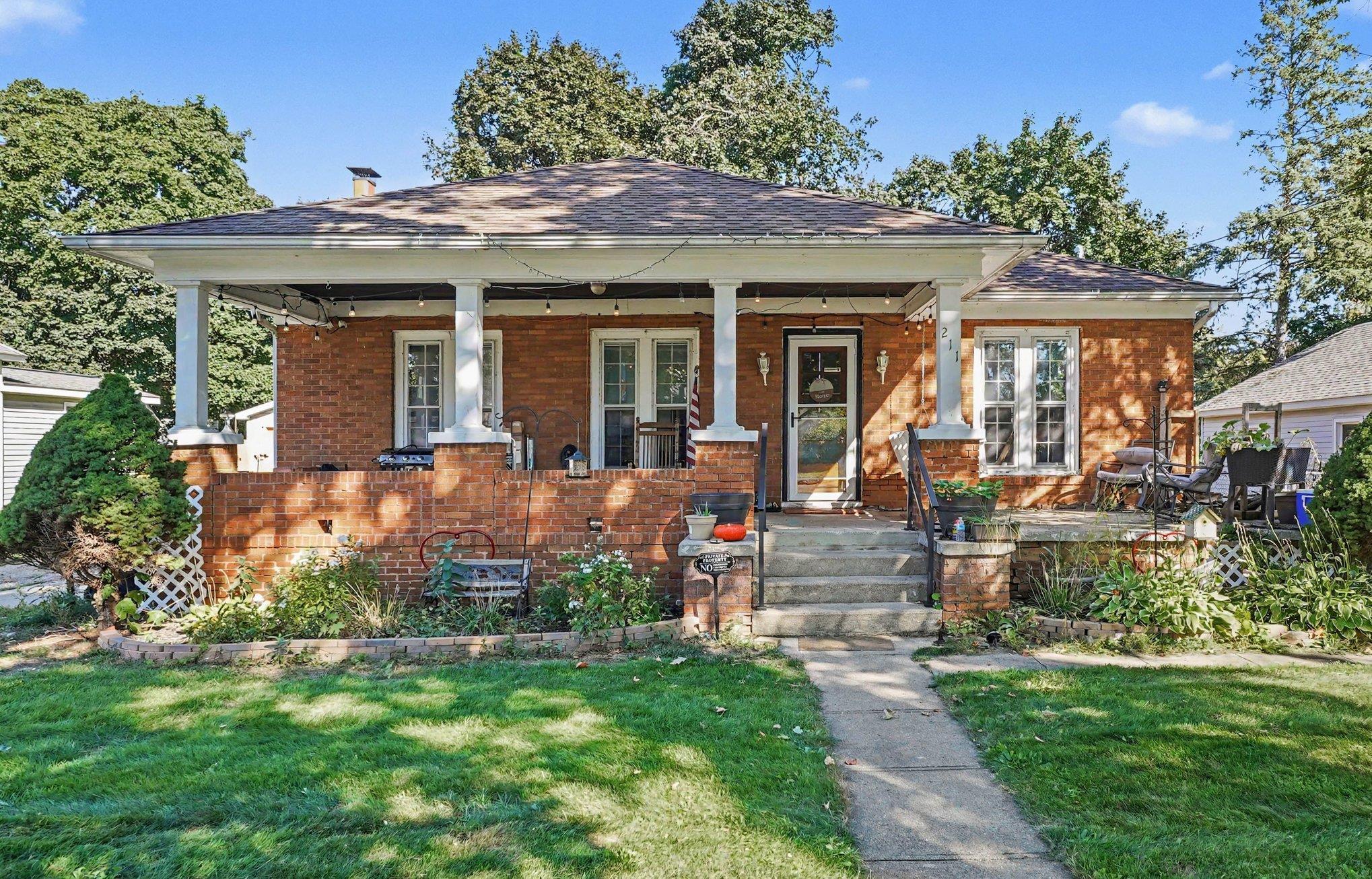 Photo 2 of Single family home for sale at 211 East 6th, Clare, MI 48617 | MLS# 79080074068 | Listing updated on 2026-10-05