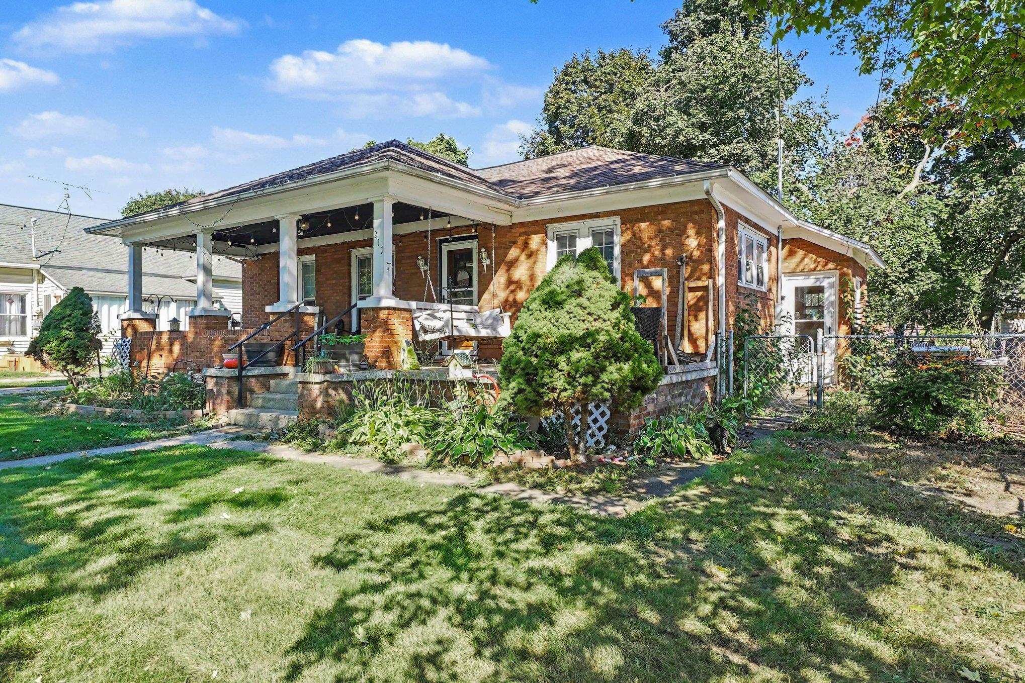 Photo 3 of Single family home for sale at 211 East 6th, Clare, MI 48617 | MLS# 79080074068 | Listing updated on 2026-10-05