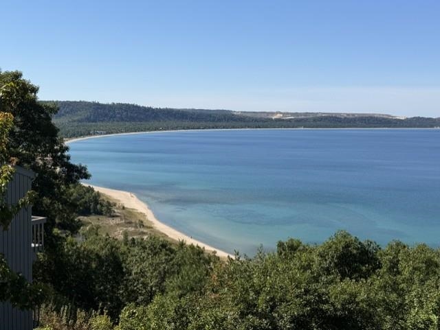 Photo 3 of Condo for sale at 8d Pinnacle Pl, Glen Arbor, MI 49636 | MLS# 78080074077 | Listing updated on 2026-10-07