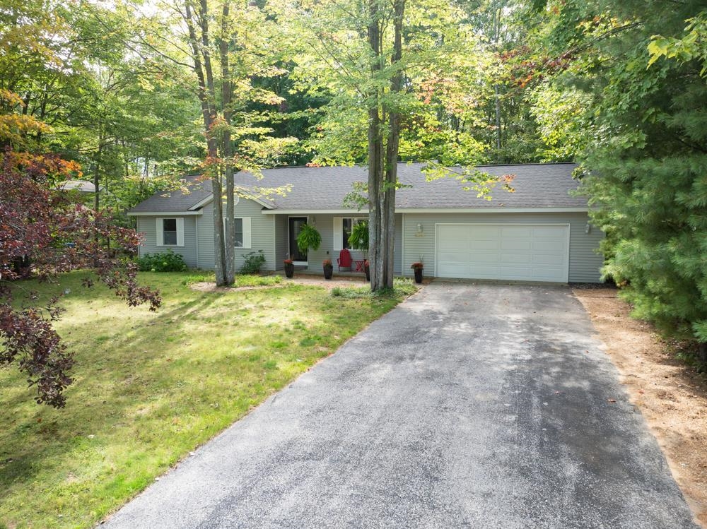 Photo 3 of Single family home for sale at 8340 Easy St, Lake Ann, MI 49650 | MLS# 78080074084 | Listing updated on 2026-10-05