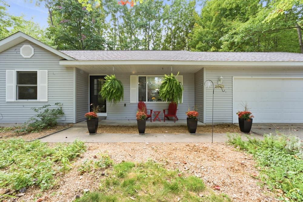 Photo 4 of Single family home for sale at 8340 Easy St, Lake Ann, MI 49650 | MLS# 78080074084 | Listing updated on 2026-10-05