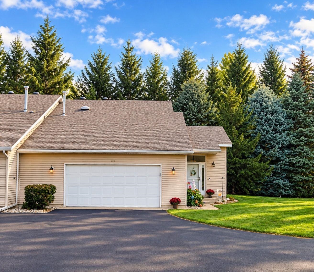 Listing Photo 2 - Condo for sale in building located at 210 Greenview Cir, Cadillac, MI 49601