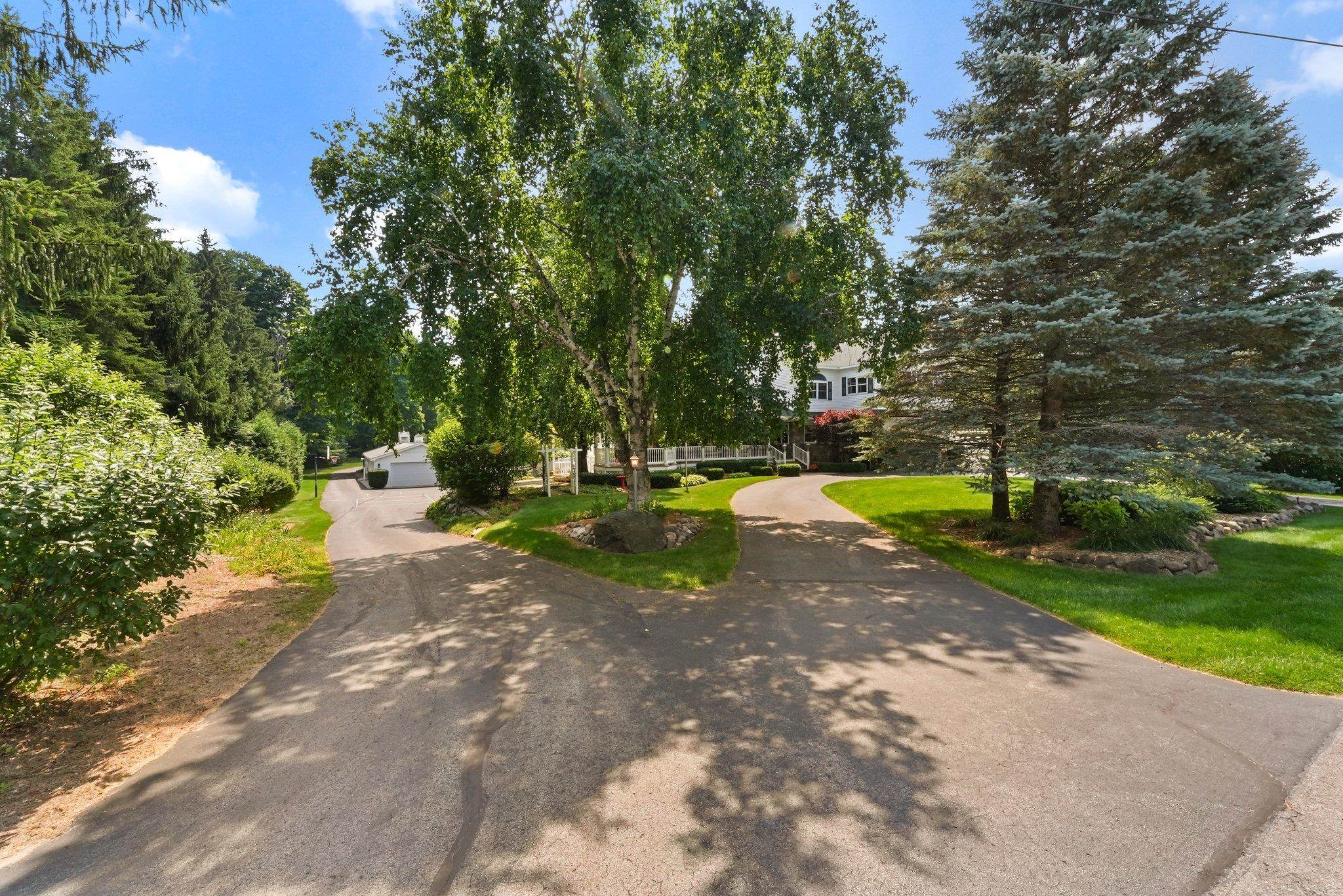 Photo 4 of Single family home for sale at 5161 Silver Pines Rd, Traverse City, MI 49685 | MLS# 78080074097 | Listing updated on 2026-10-04