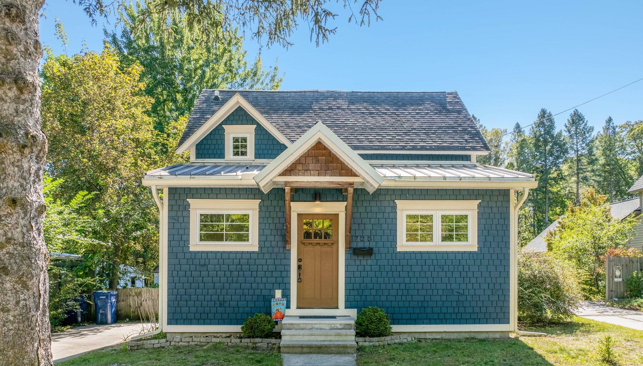 Photo 1 of Single family home for sale at 723 7th Street, Traverse City, MI 49684 | MLS# 78080074107 | Listing updated on 2026-10-04