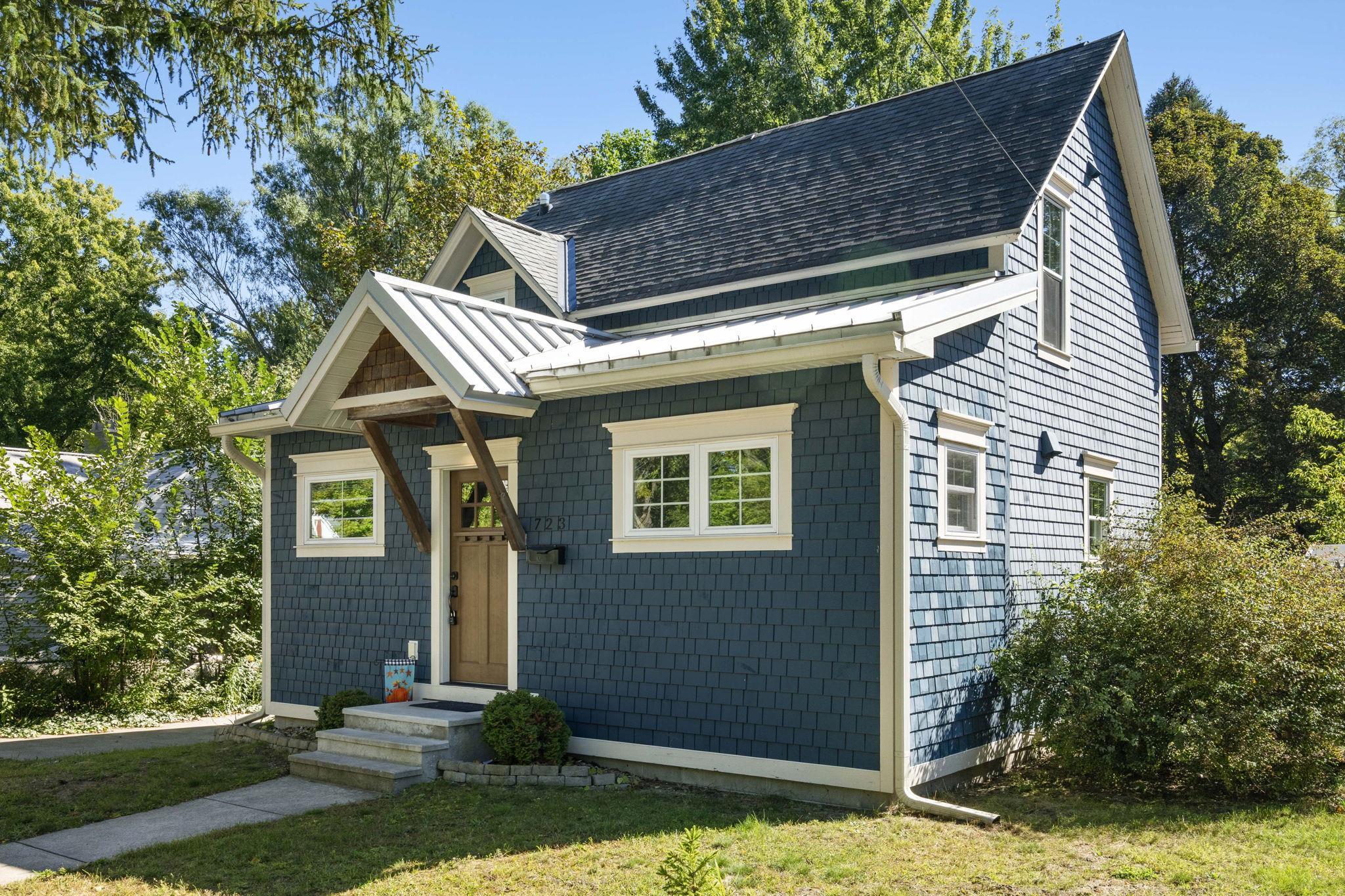 Photo 2 of Single family home for sale at 723 7th Street, Traverse City, MI 49684 | MLS# 78080074107 | Listing updated on 2026-10-04