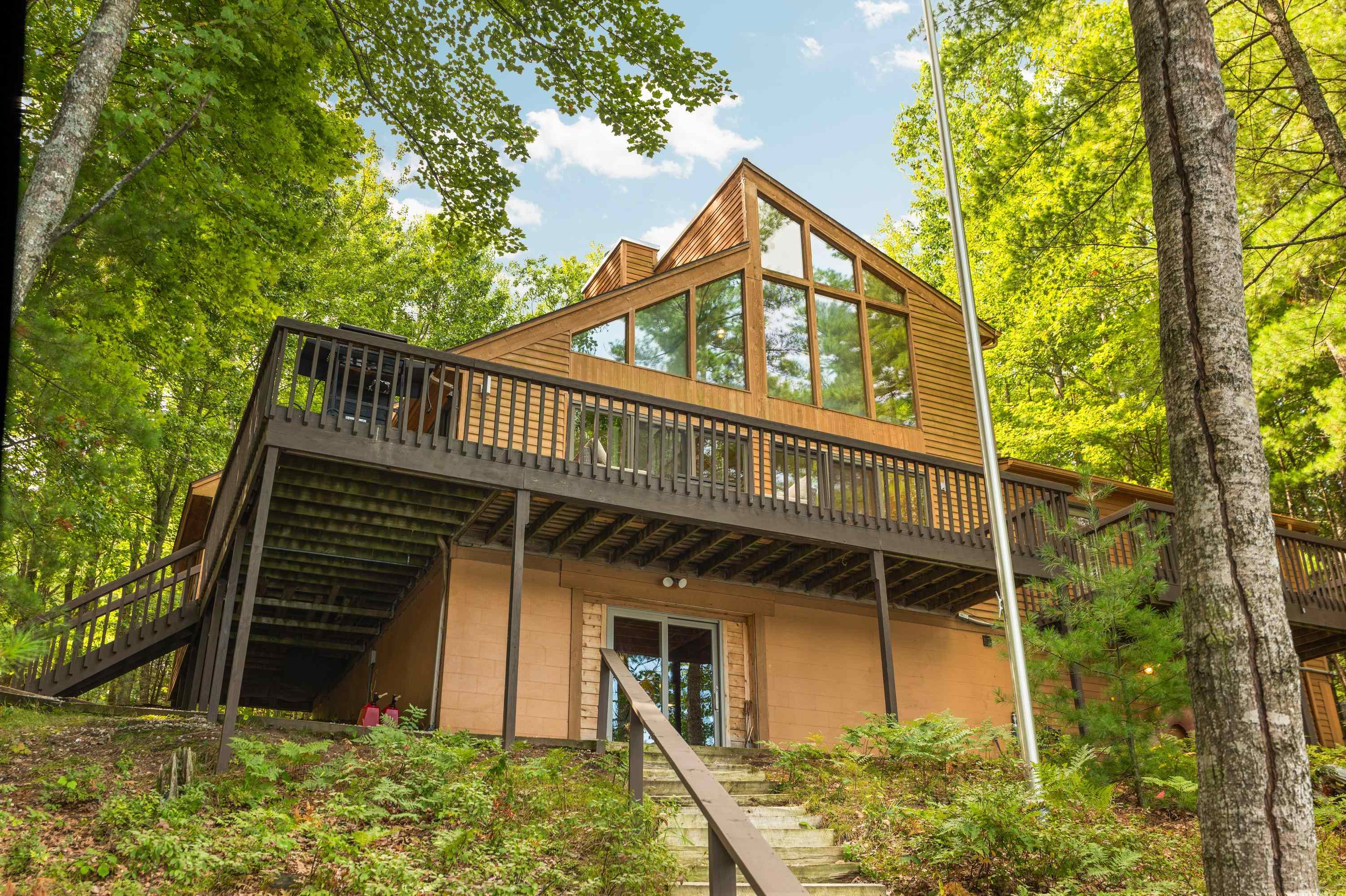 Photo 1 of Single family home for sale at 10 Is View Dr, Traverse City, MI 49696 | MLS# 78080074140 | Listing updated on 2026-10-04