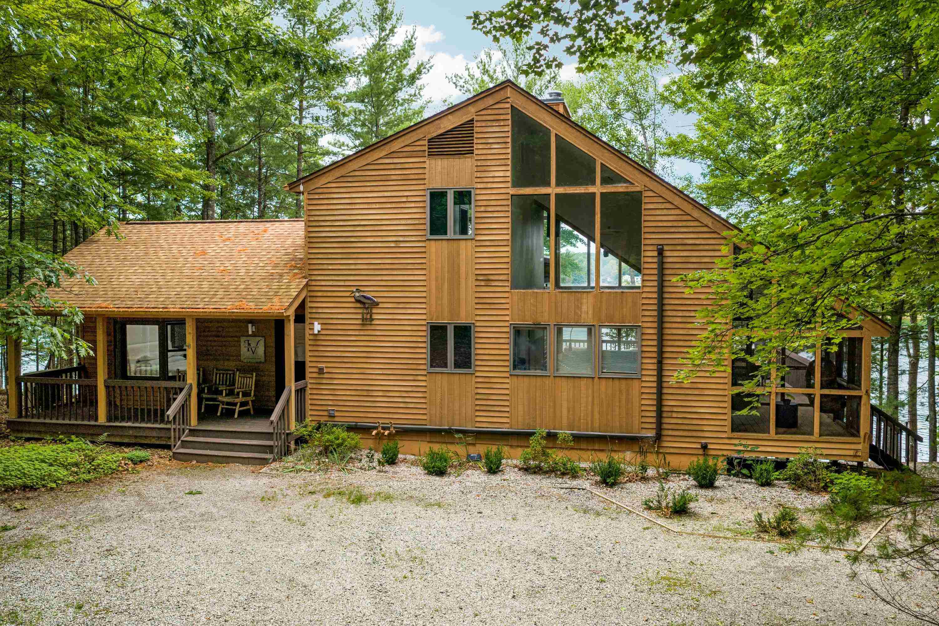 Photo 3 of Single family home for sale at 10 Is View Dr, Traverse City, MI 49696 | MLS# 78080074140 | Listing updated on 2026-10-04