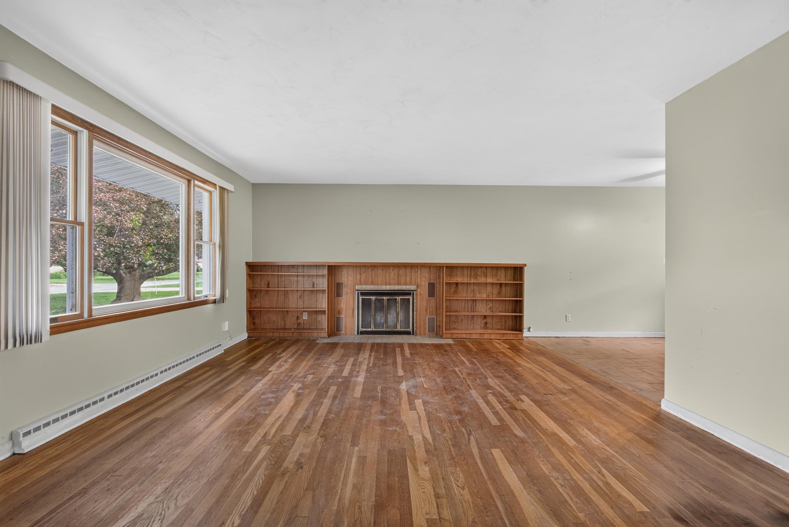 Photo 3 of Single family home for sale at 623 Sheridan Rd, Traverse City, MI 49686 | MLS# 78080074151 | Listing updated on 2026-10-05