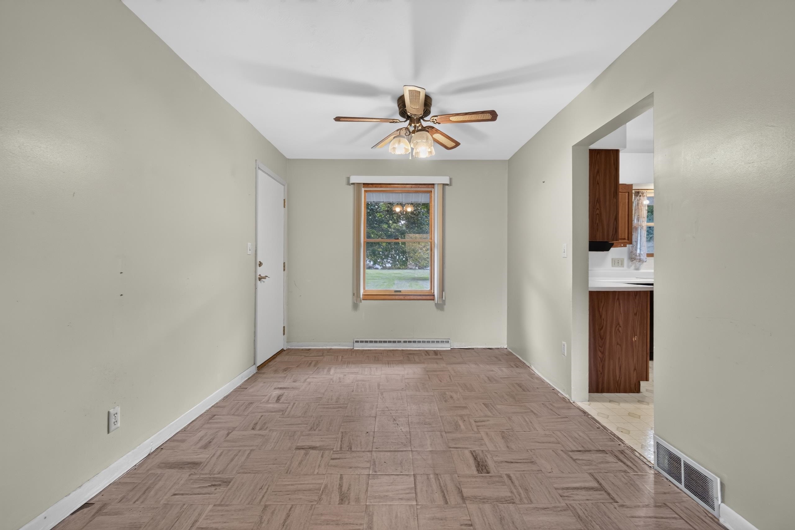 Photo 4 of Single family home for sale at 623 Sheridan Rd, Traverse City, MI 49686 | MLS# 78080074151 | Listing updated on 2026-10-05