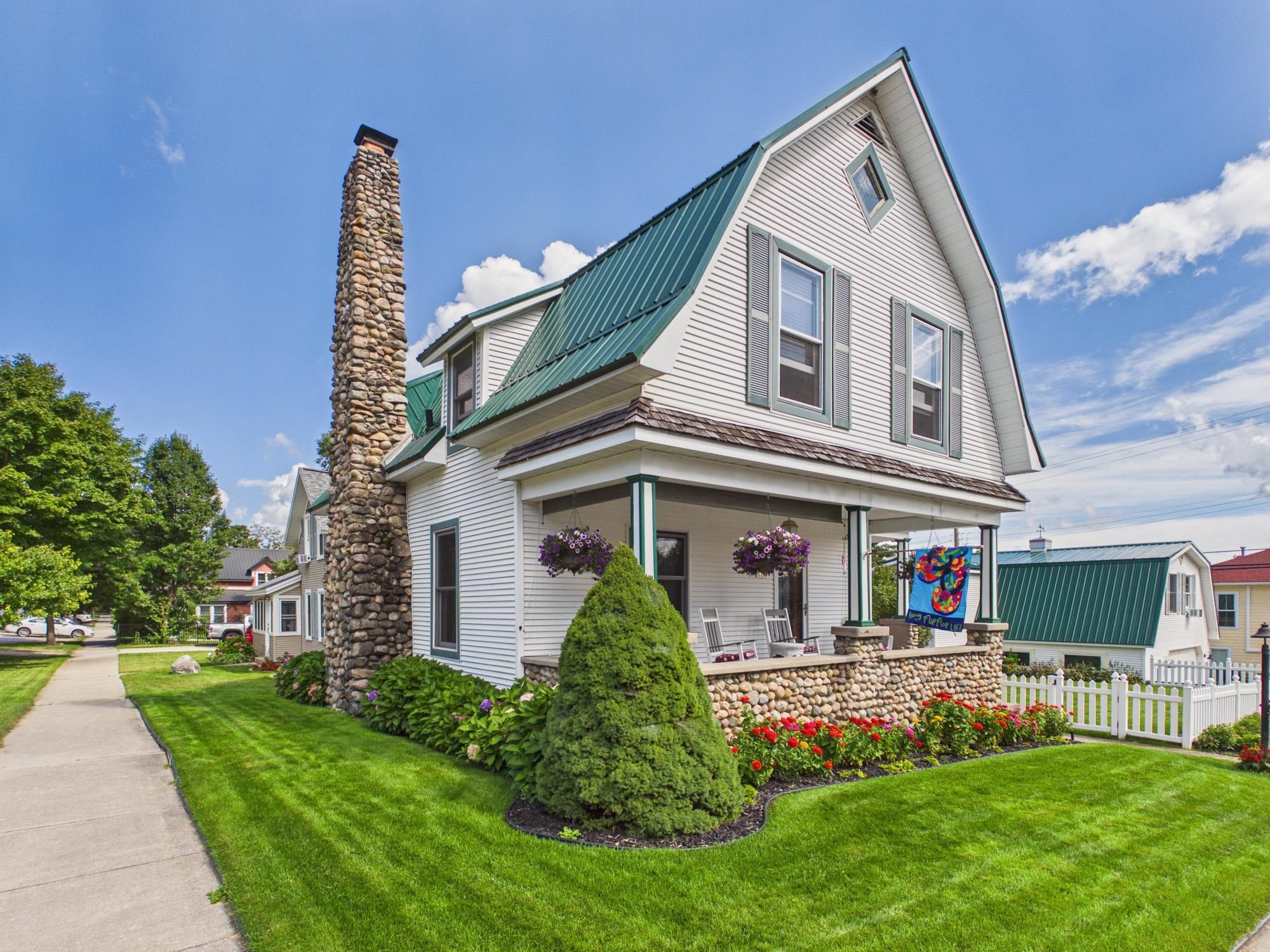 Photo 2 of Single family home for sale at 118 W Adams St, Suttons Bay, MI 49682 | MLS# 78080074152 | Listing updated on 2026-10-05