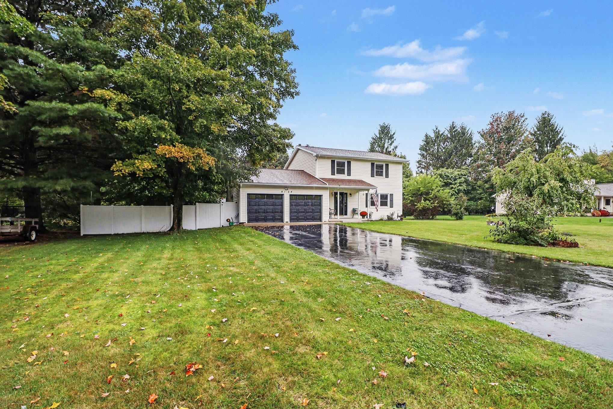 Photo 3 of Single family home for sale at 8124 S Shoreside Dr, Traverse City, MI 49684 | MLS# 78080074166 | Listing updated on 2026-10-05