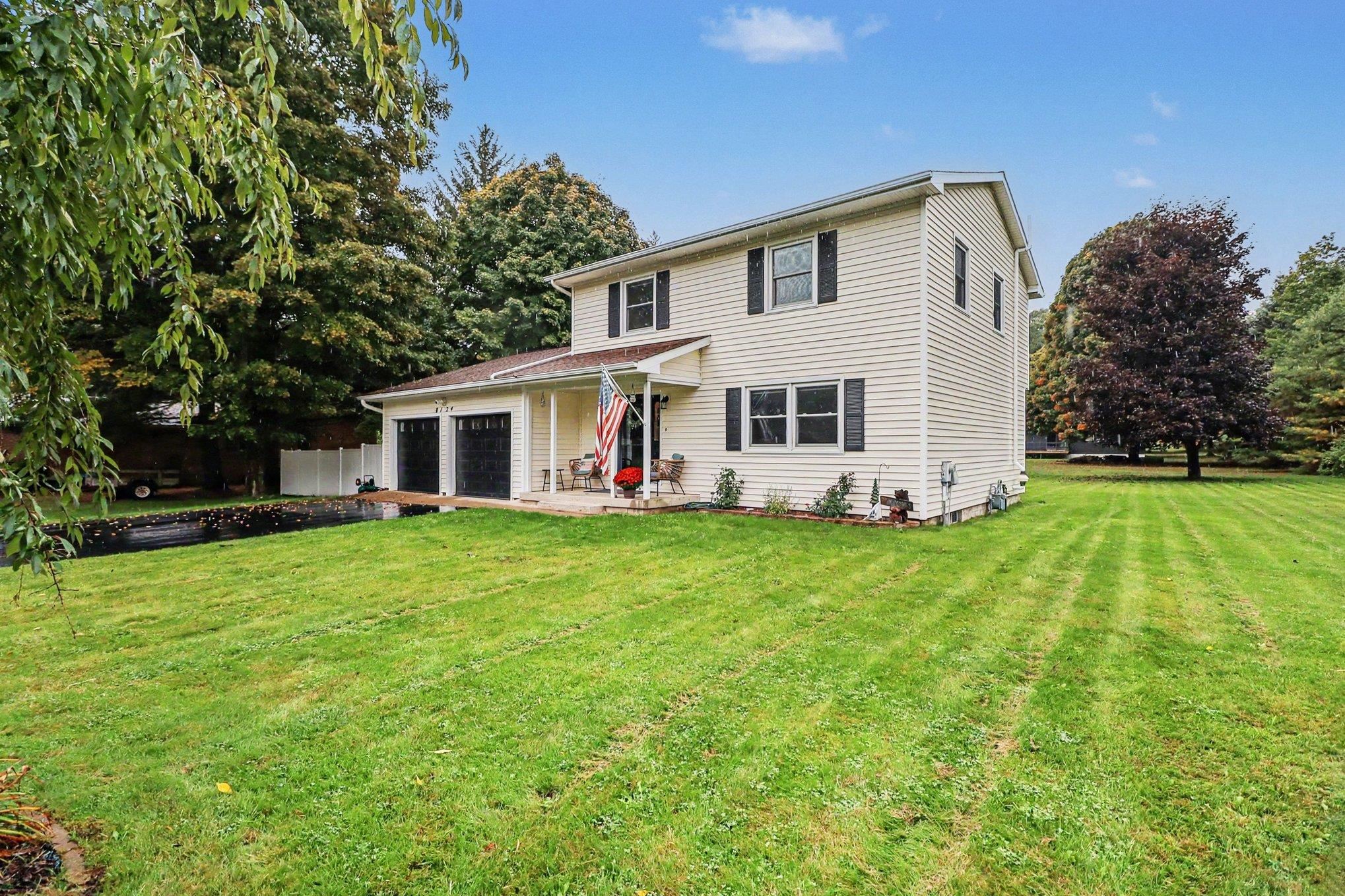 Photo 3 of Single family home for sale at 8124 S Shoreside Dr, Traverse City, MI 49684 | MLS# 78080074166 | Listing updated on 2026-10-05