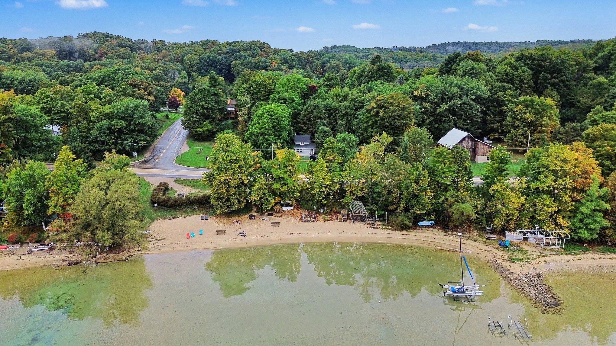 Photo 4 of Single family home for sale at 8124 S Shoreside Dr, Traverse City, MI 49684 | MLS# 78080074166 | Listing updated on 2026-10-05