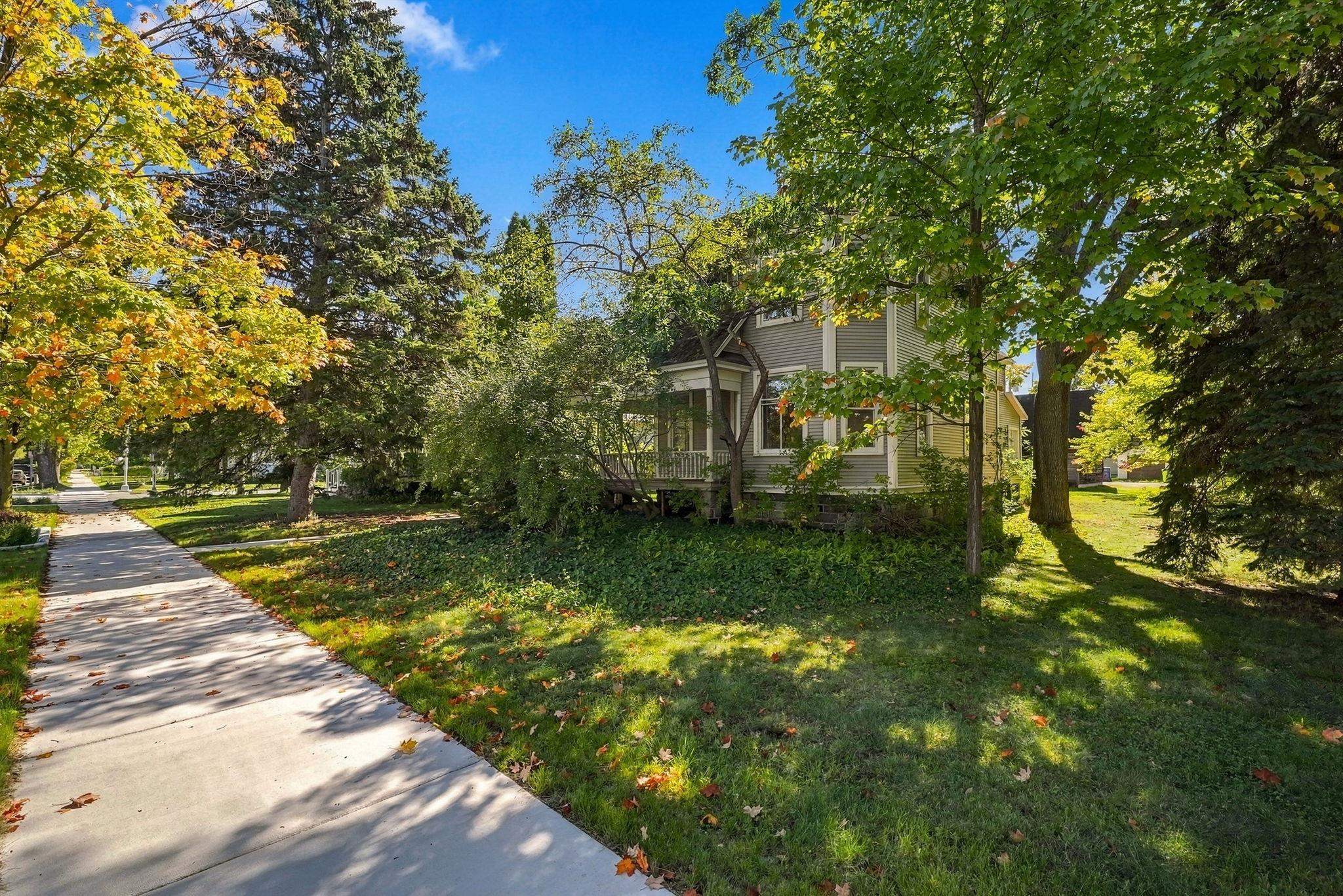 Photo 4 of Single family home for sale at 146 E 11th Street, Traverse City City Grand Traverse, MI 49684 | MLS# 78080074168 | Listing updated on 2026-10-06
