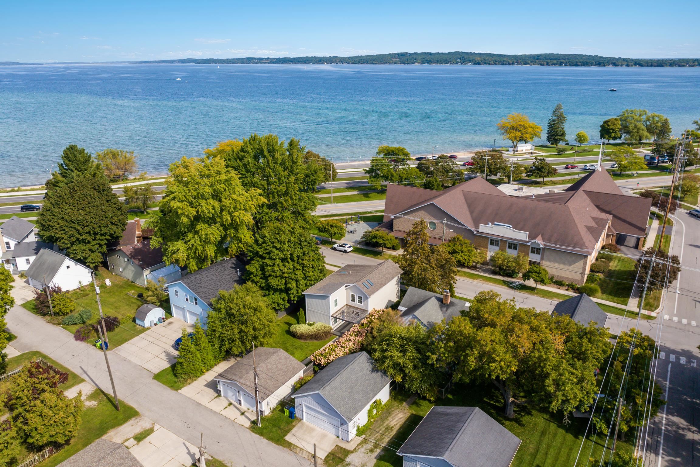 Photo 4 of Single family home for sale at 509 N Cedar St, Traverse City, MI 49684 | MLS# 78080074169 | Listing updated on 2026-10-05