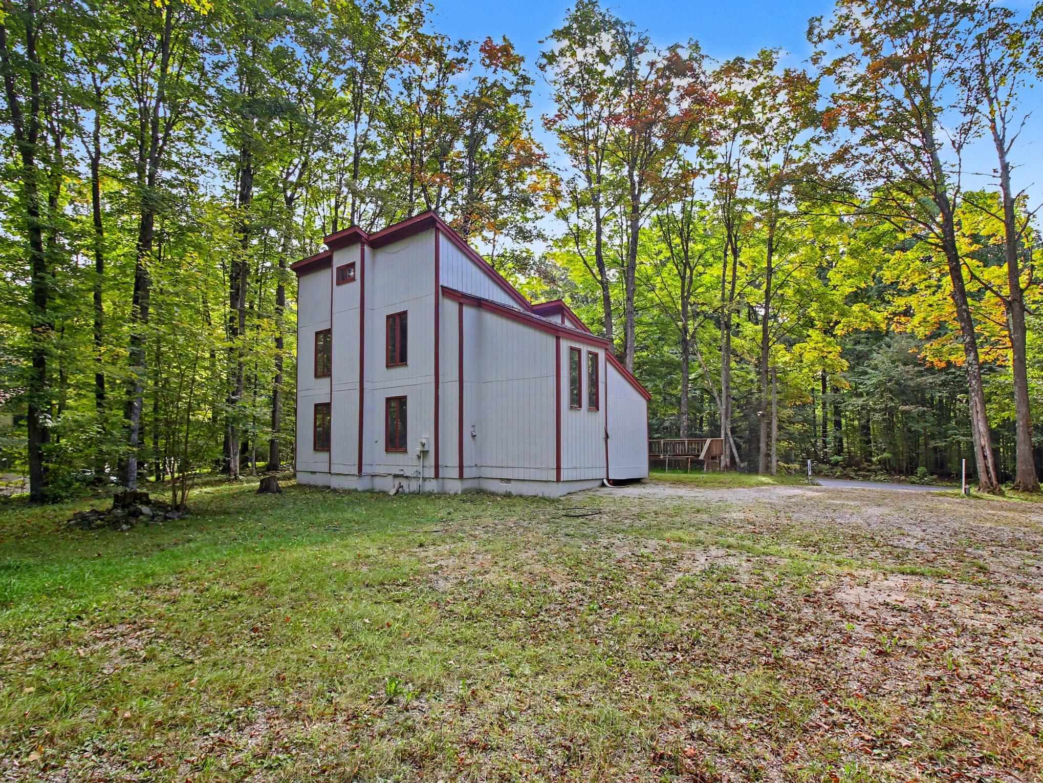 Photo 1 of Single family home for sale at 5830 Schreck Ln, Bellaire, MI 49615 | MLS# 78080074182 | Listing updated on 2026-10-05