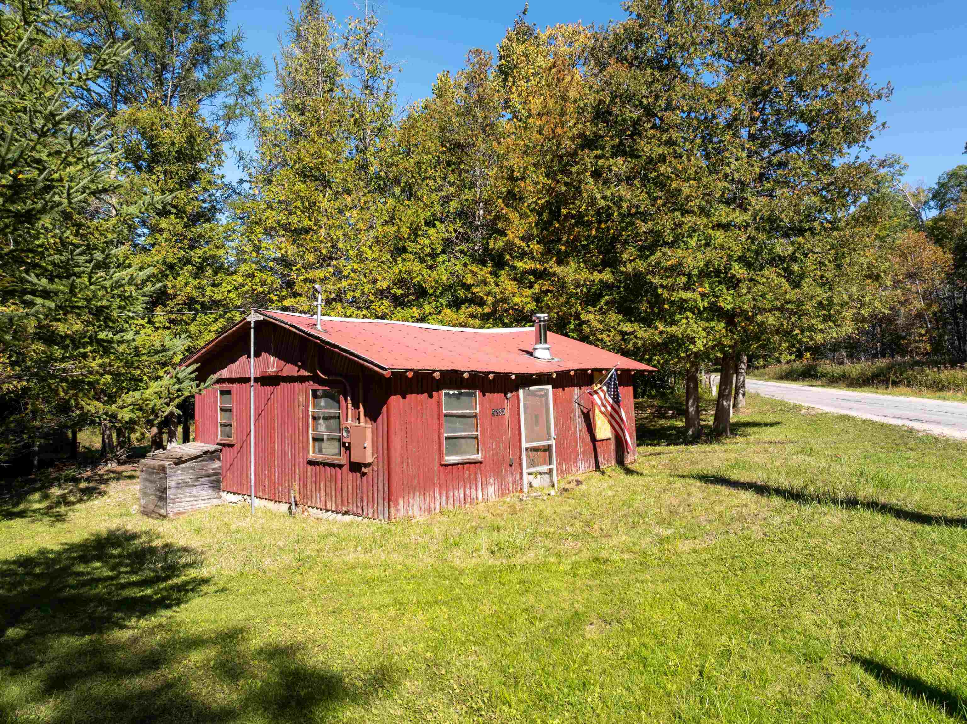 Photo 2 of Single family home for sale at 5730 Schuss Mountain Rd, Bellaire, MI 49615 | MLS# 78080074184 | Listing updated on 2026-10-05