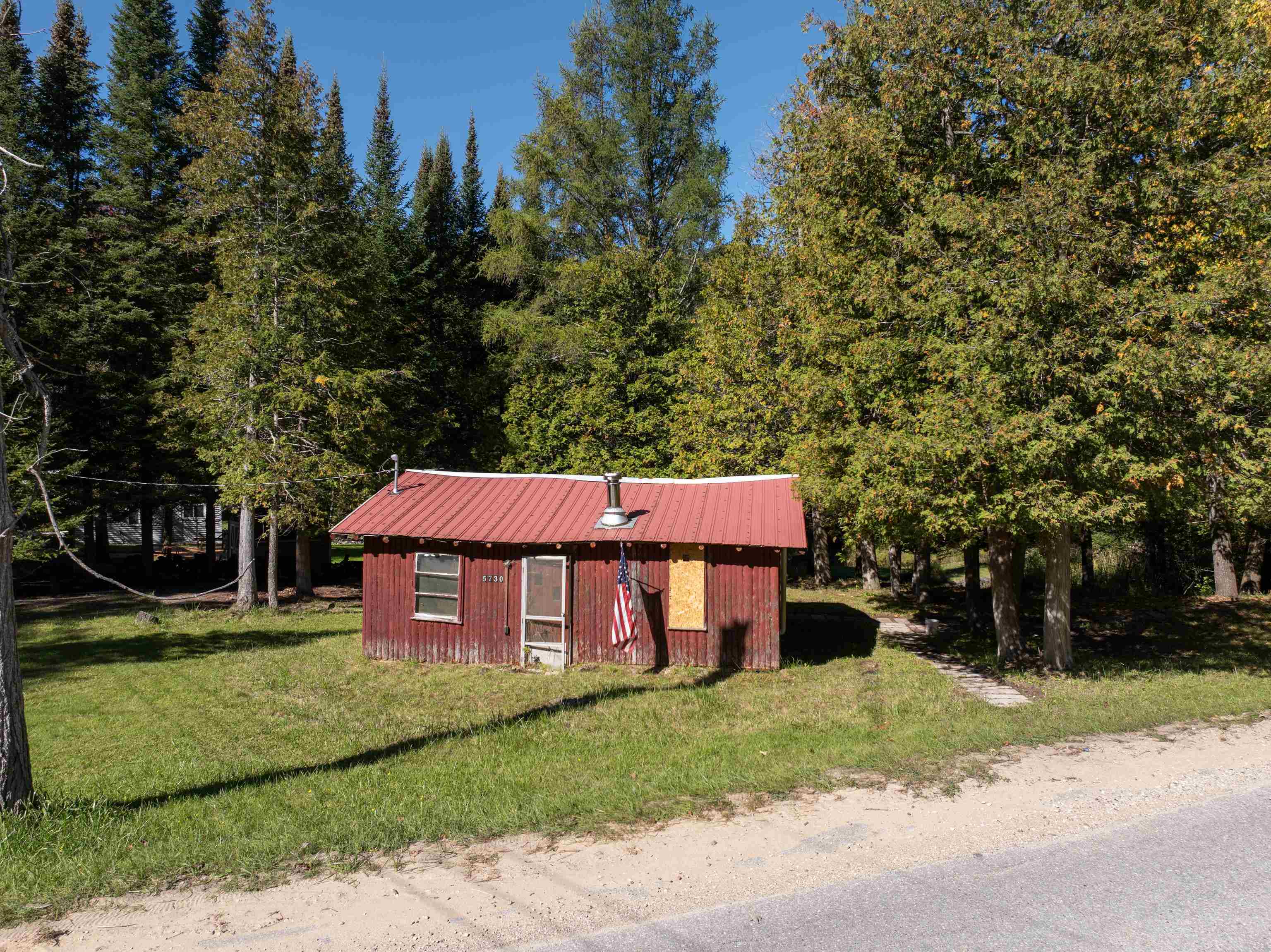 Photo 4 of Single family home for sale at 5730 Schuss Mountain Rd, Bellaire, MI 49615 | MLS# 78080074184 | Listing updated on 2026-10-05