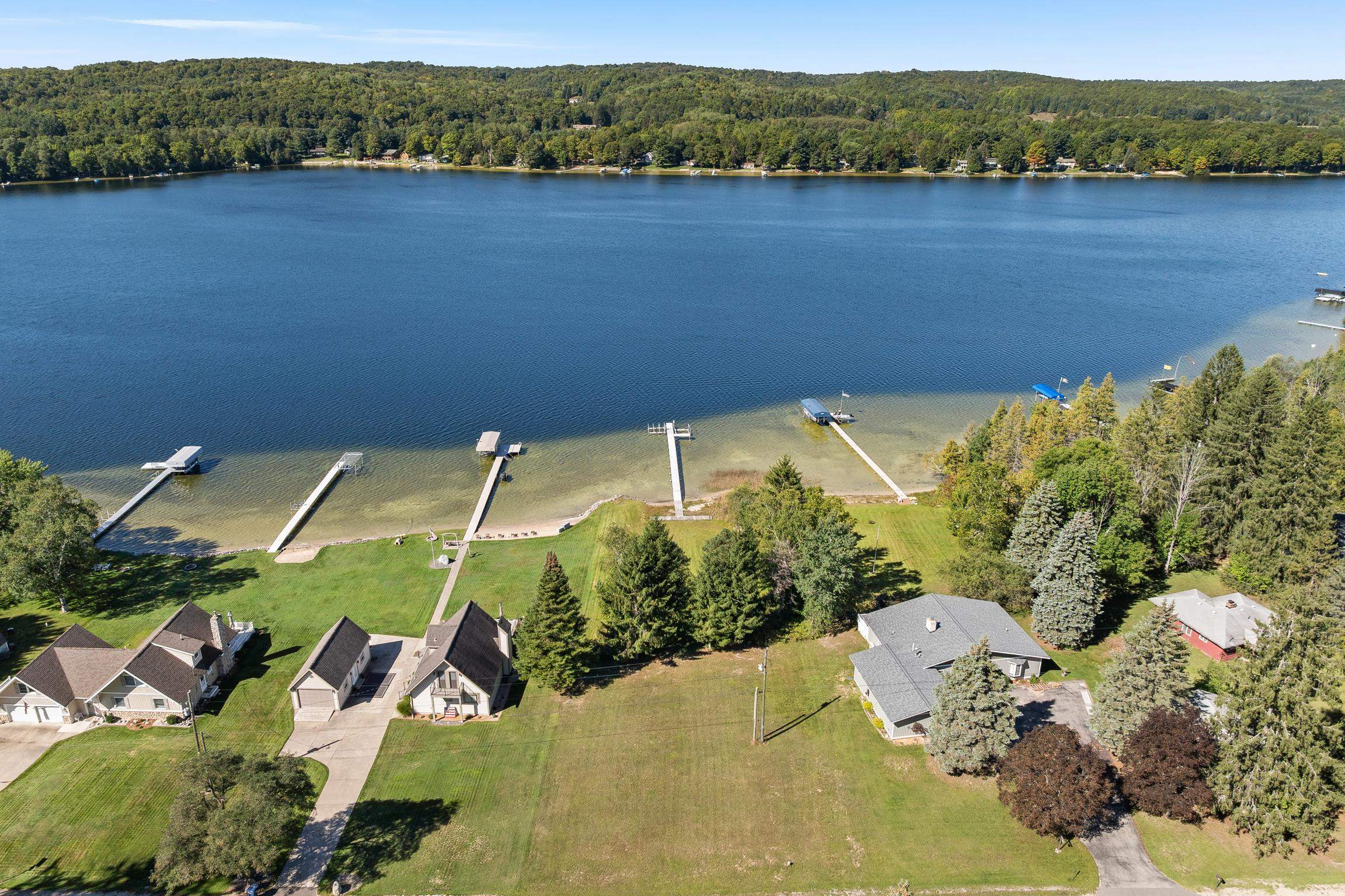 Photo 3 of Single family home for sale at 418 N Intermediate Lake Rd, Central Lake, MI 49622 | MLS# 78080074210 | Listing updated on 2026-10-06