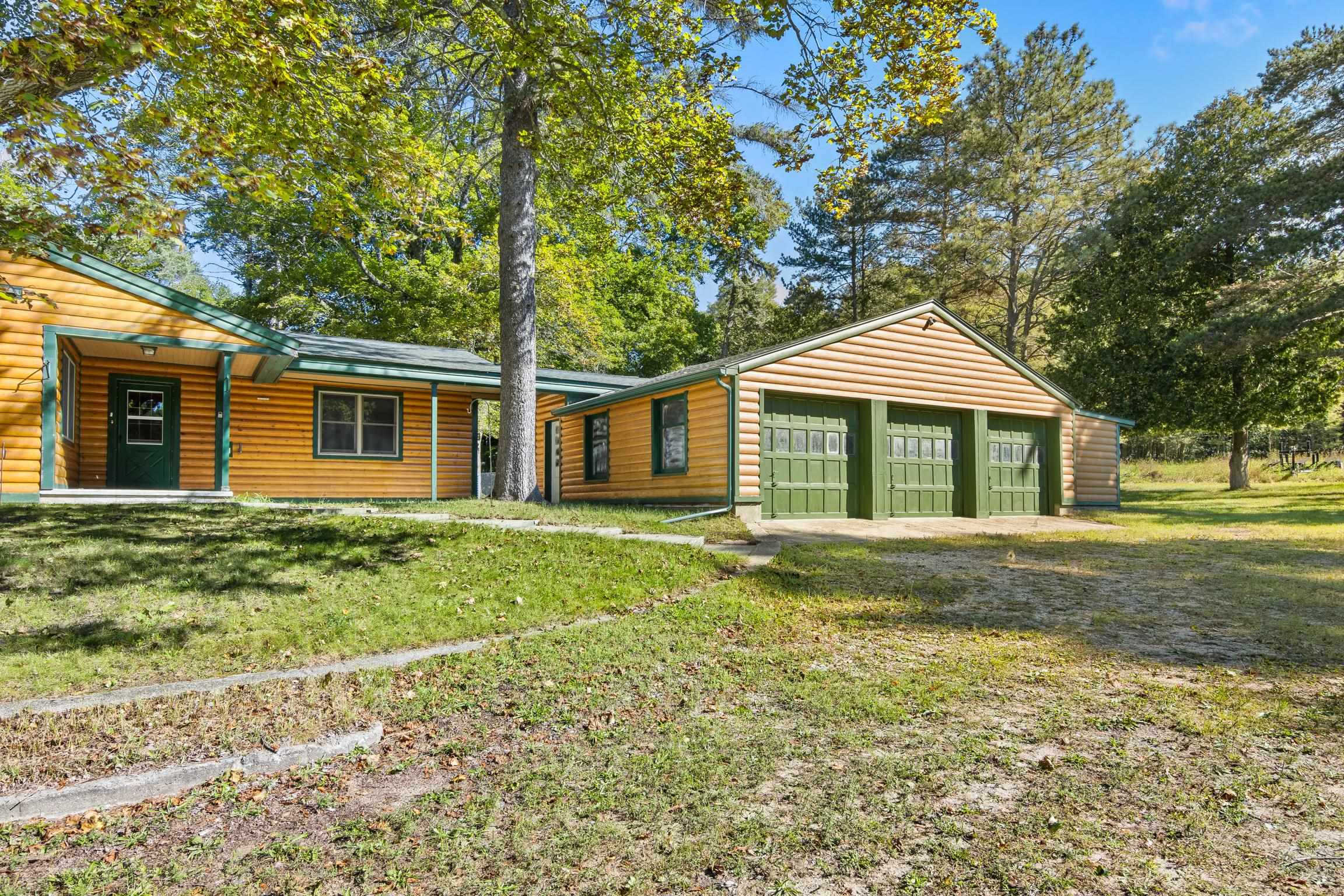 Photo 4 of Single family home for sale at 418 N Intermediate Lake Rd, Central Lake, MI 49622 | MLS# 78080074210 | Listing updated on 2026-10-06