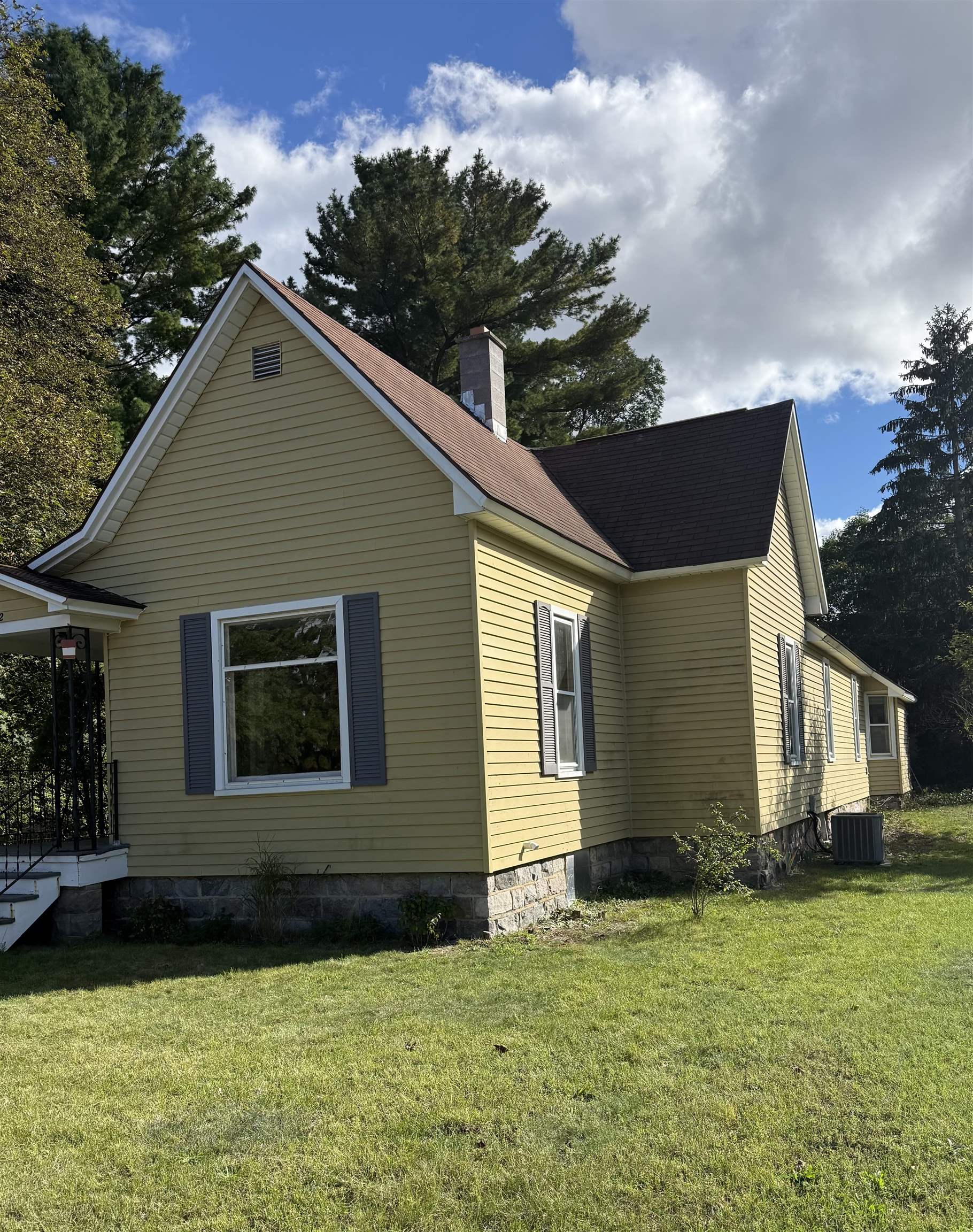 Photo 1 of Single family home for sale at 932 E State St, Traverse City, MI 49686 | MLS# 78080074218 | Listing updated on 2026-10-05