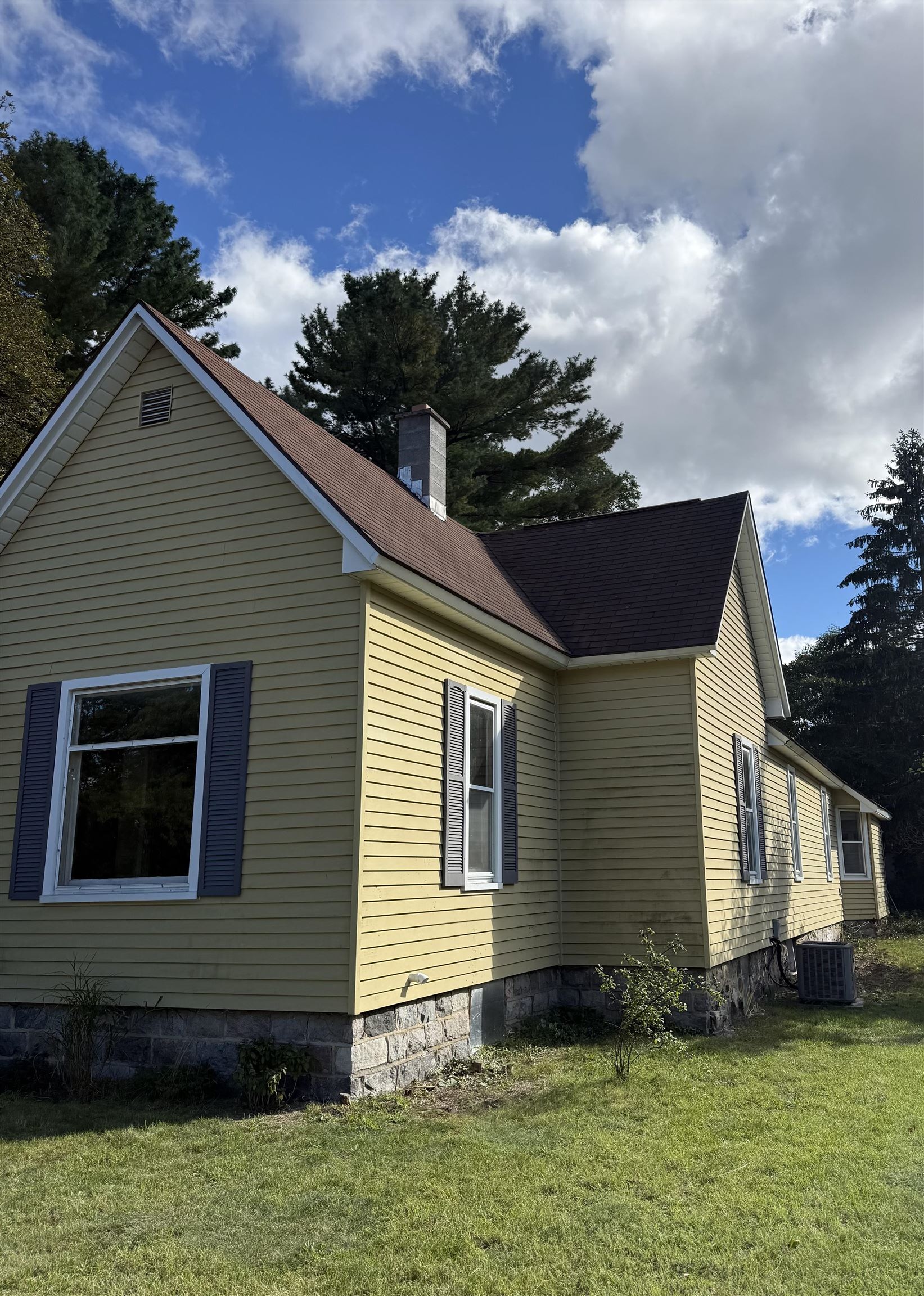 Photo 2 of Single family home for sale at 932 E State St, Traverse City, MI 49686 | MLS# 78080074218 | Listing updated on 2026-10-05