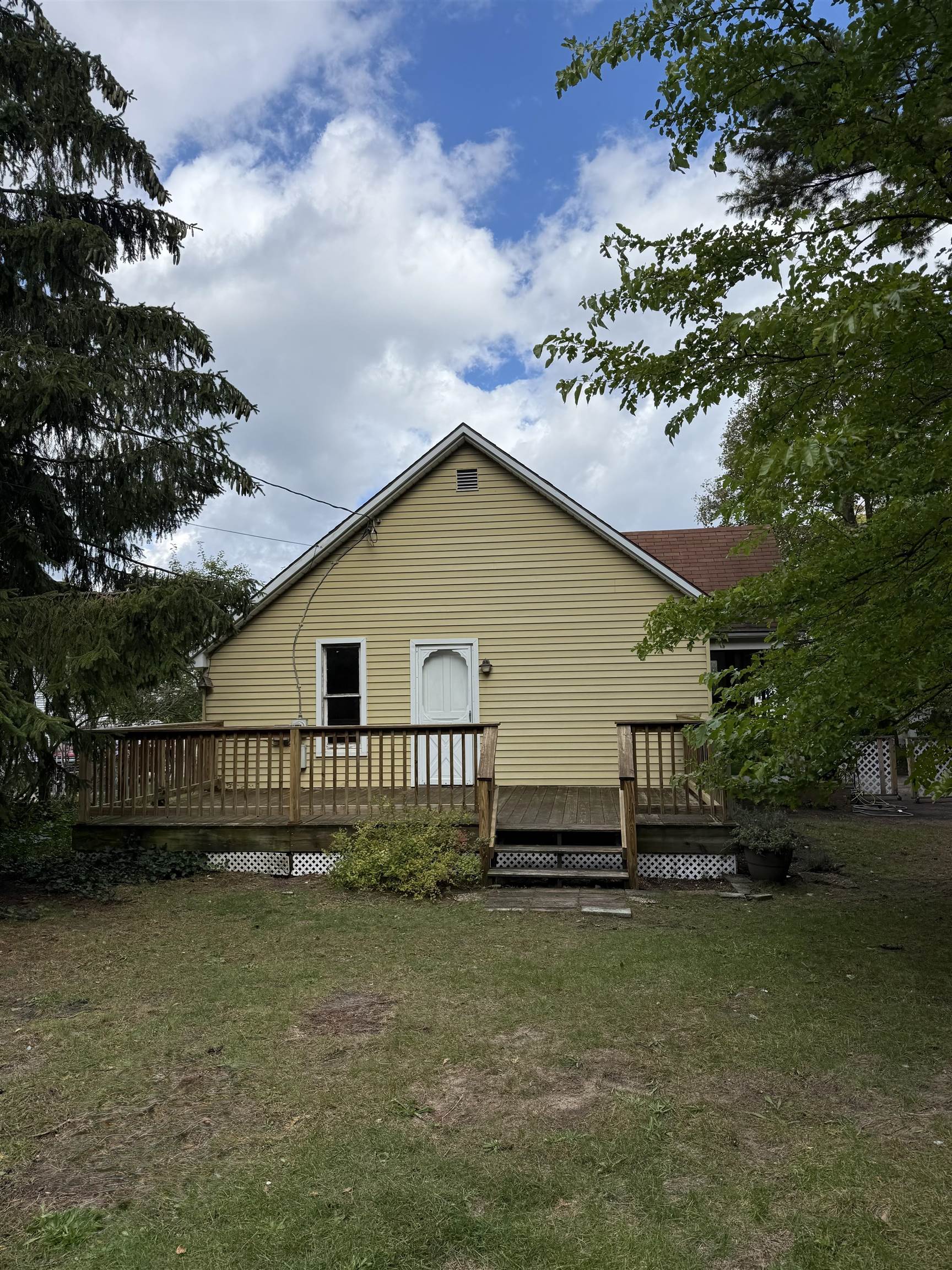 Photo 3 of Single family home for sale at 932 E State St, Traverse City, MI 49686 | MLS# 78080074218 | Listing updated on 2026-10-05