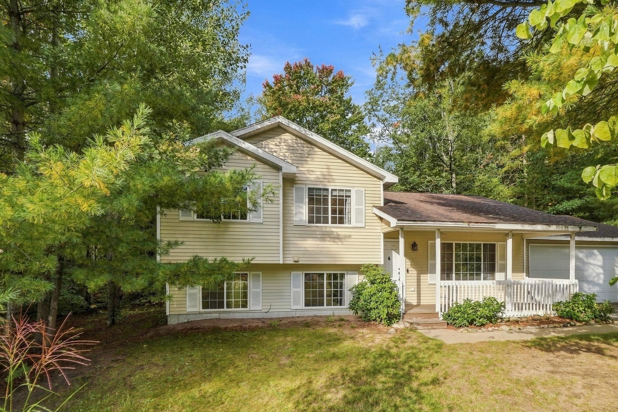 Photo 3 of Single family home for sale at 1743 Green Oak Dr, Interlochen, MI 49643 | MLS# 78080074227 | Listing updated on 2026-10-05