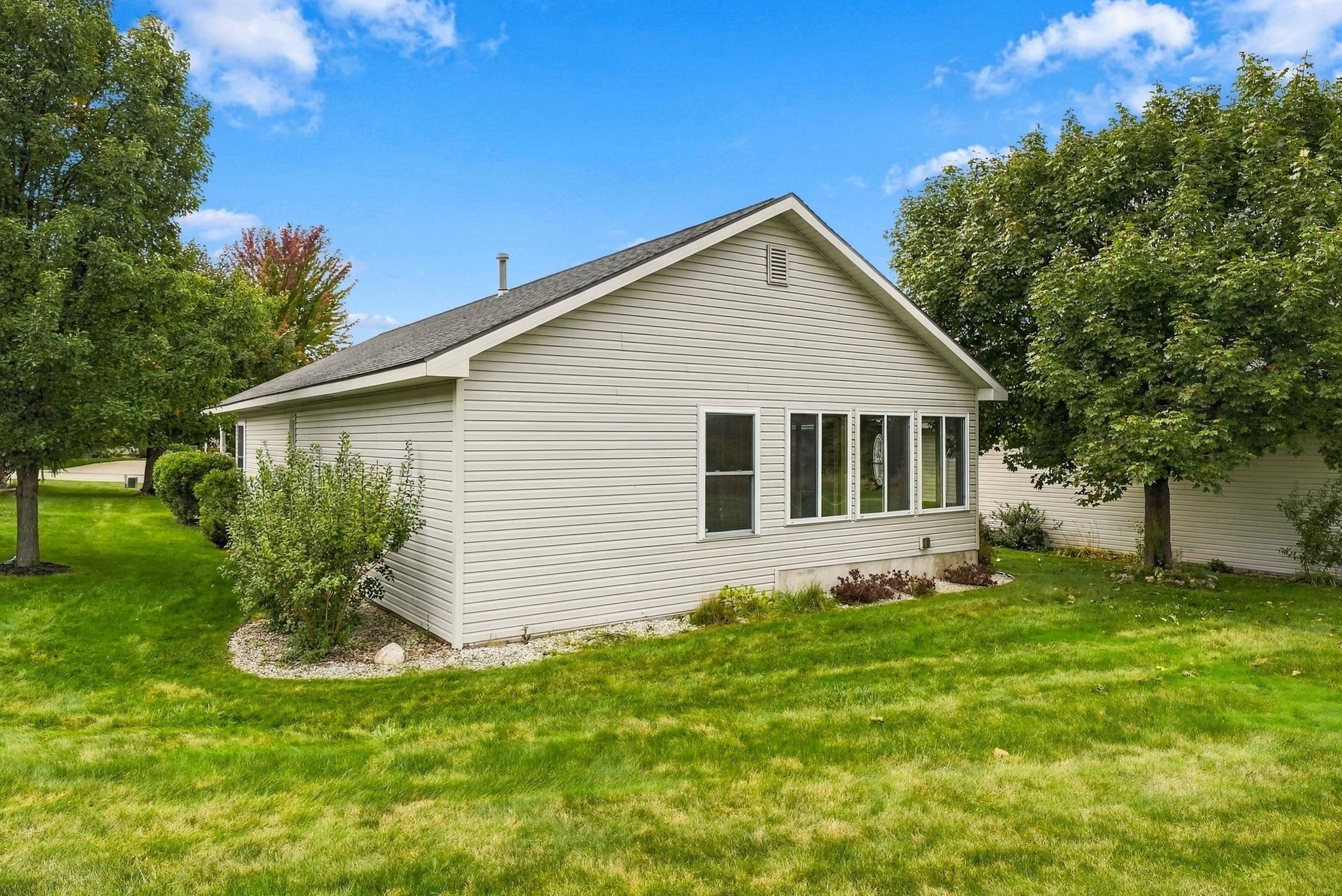 Photo 3 of Condo for sale at 2095 Seaview Dr, Traverse City, MI 49686 | MLS# 78080074237 | Listing updated on 2026-10-05